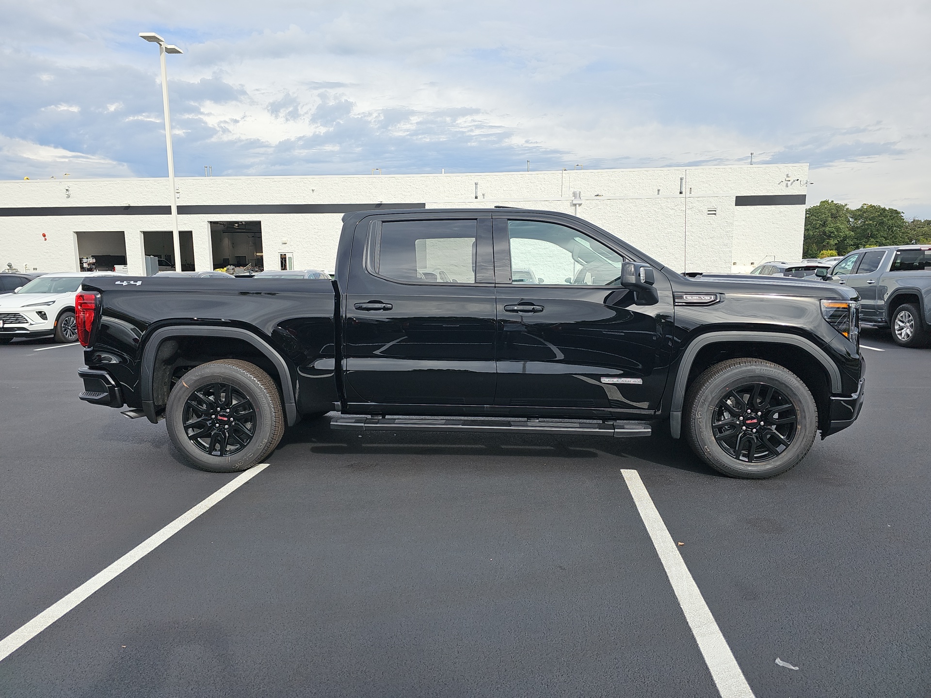 2025 GMC Sierra 1500 Elevation 9