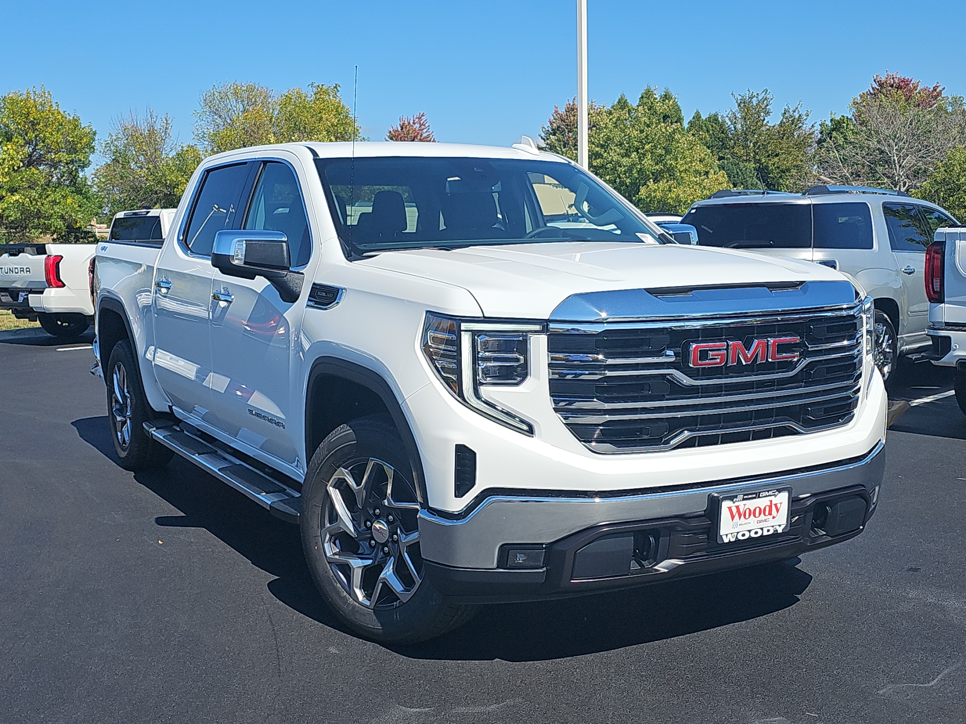 2025 GMC Sierra 1500 SLT 2