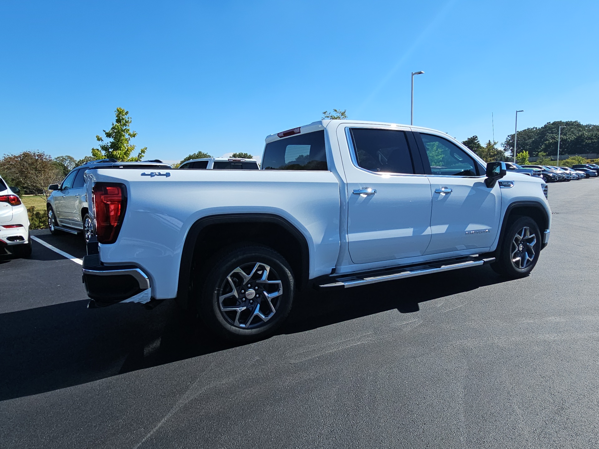 2025 GMC Sierra 1500 SLT 8