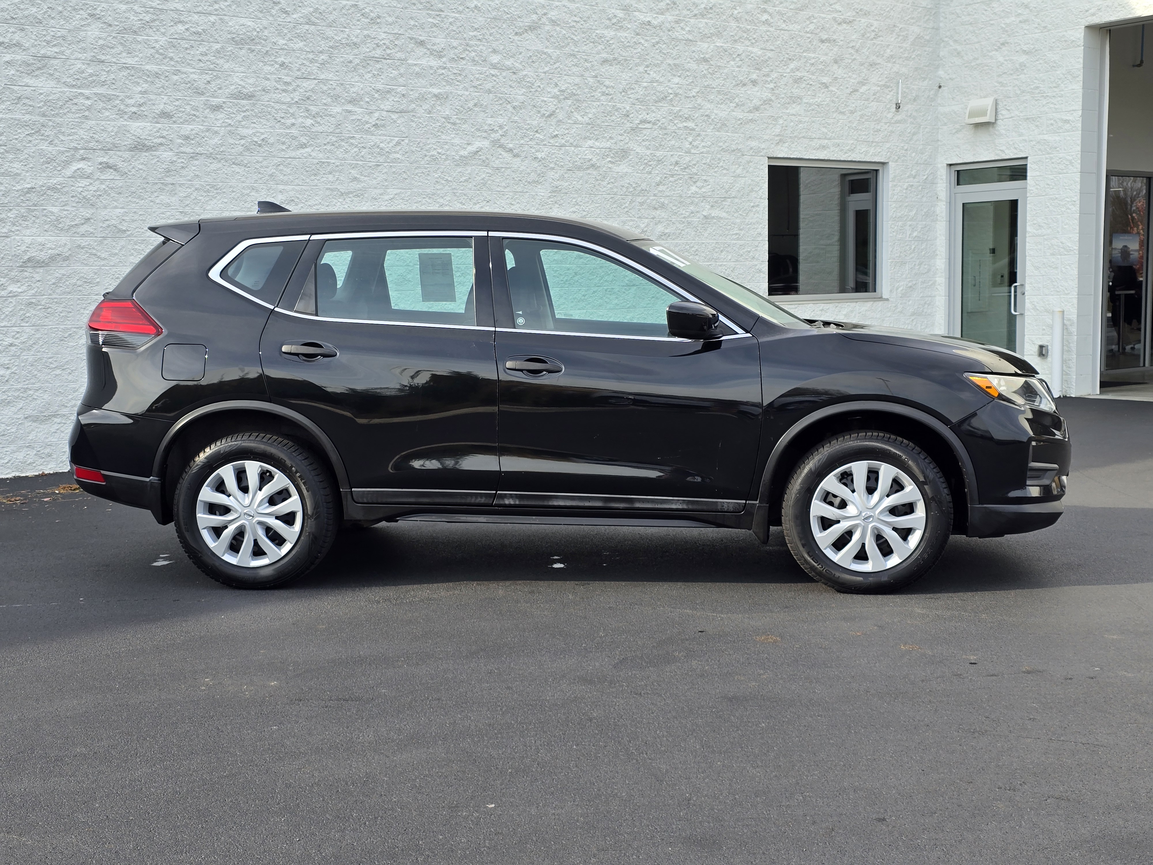 2017 Nissan Rogue S 4