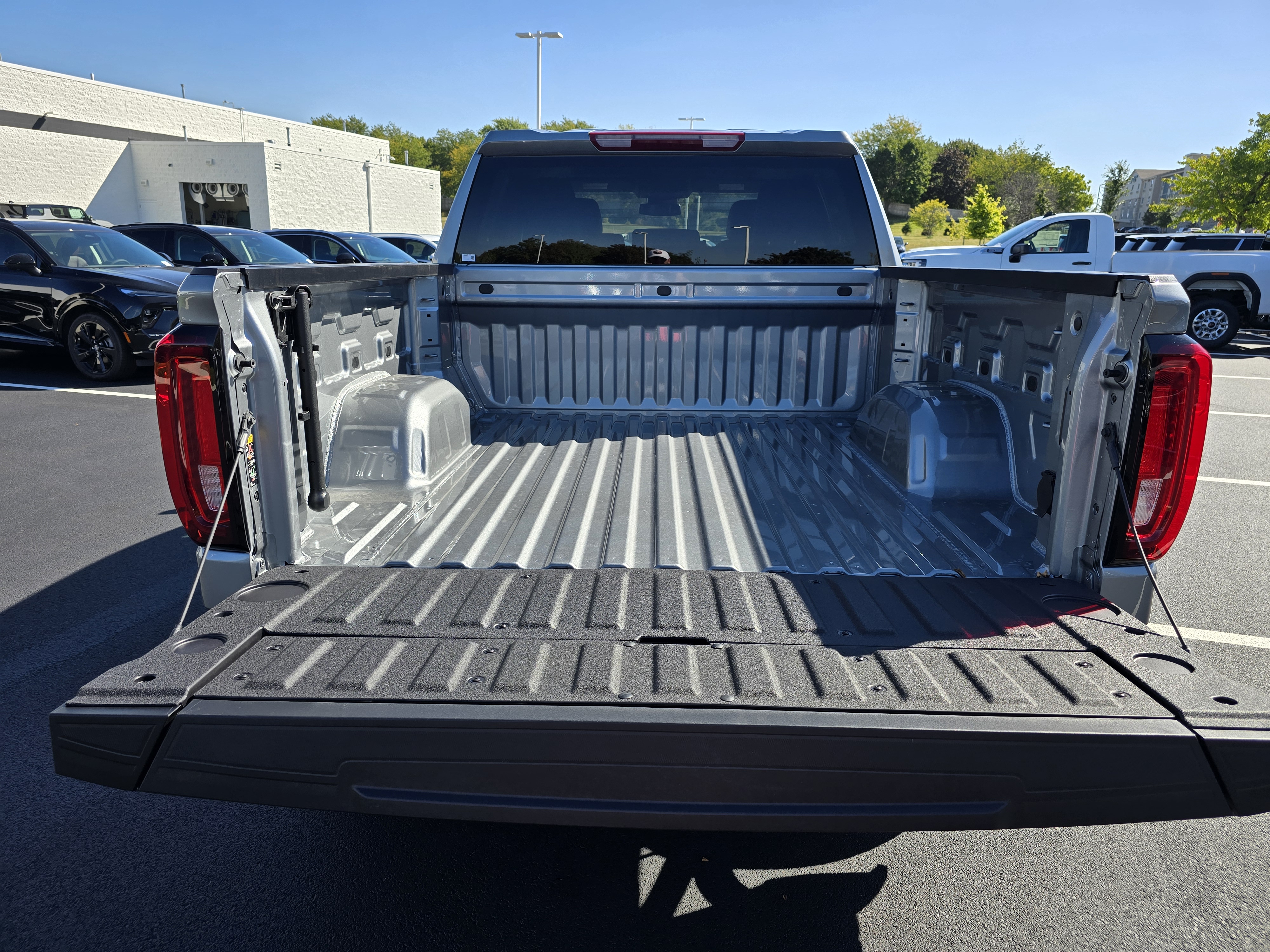 2025 GMC Sierra 1500 SLT 11