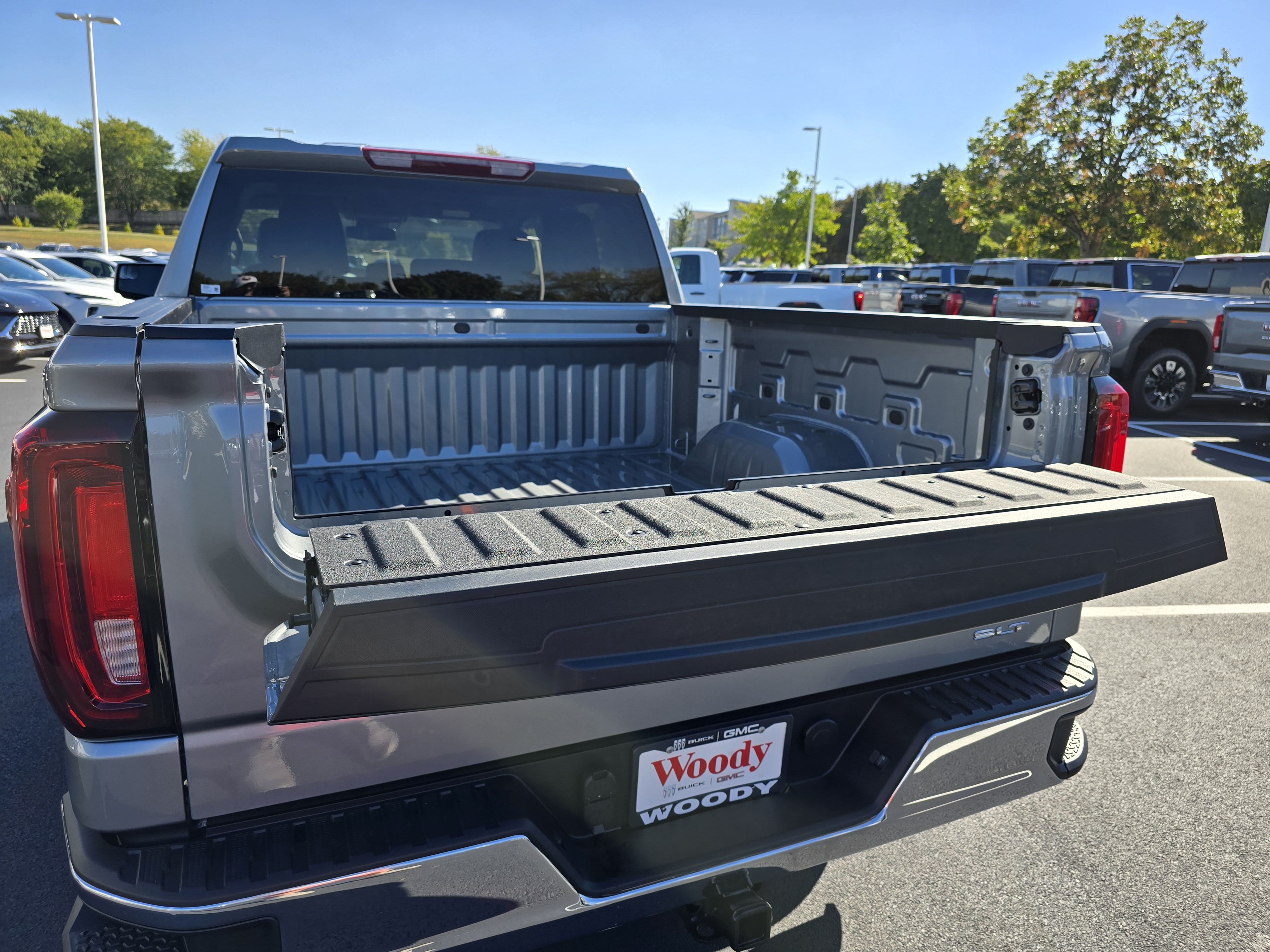 2025 GMC Sierra 1500 SLT 12