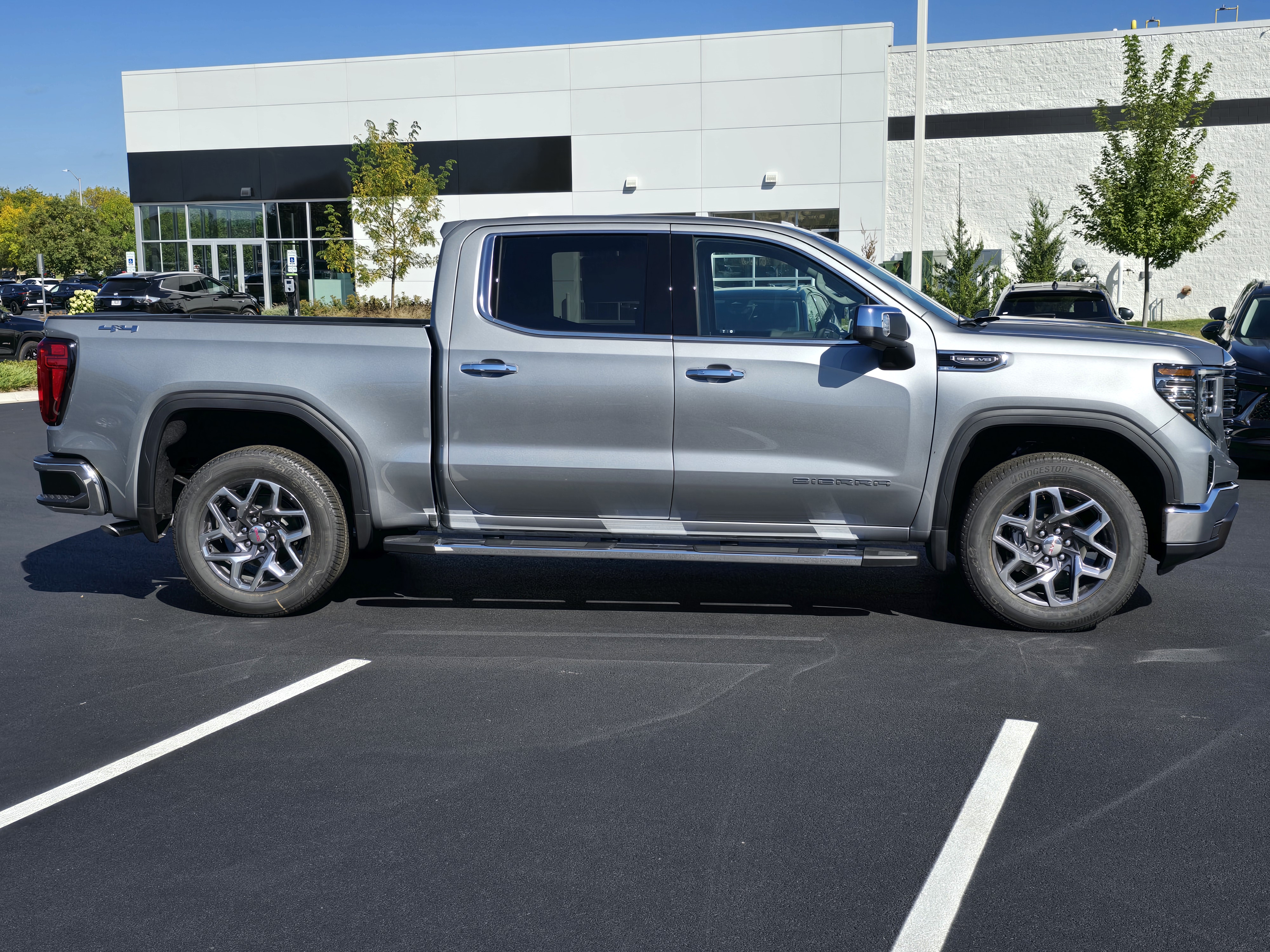 2025 GMC Sierra 1500 SLT 14