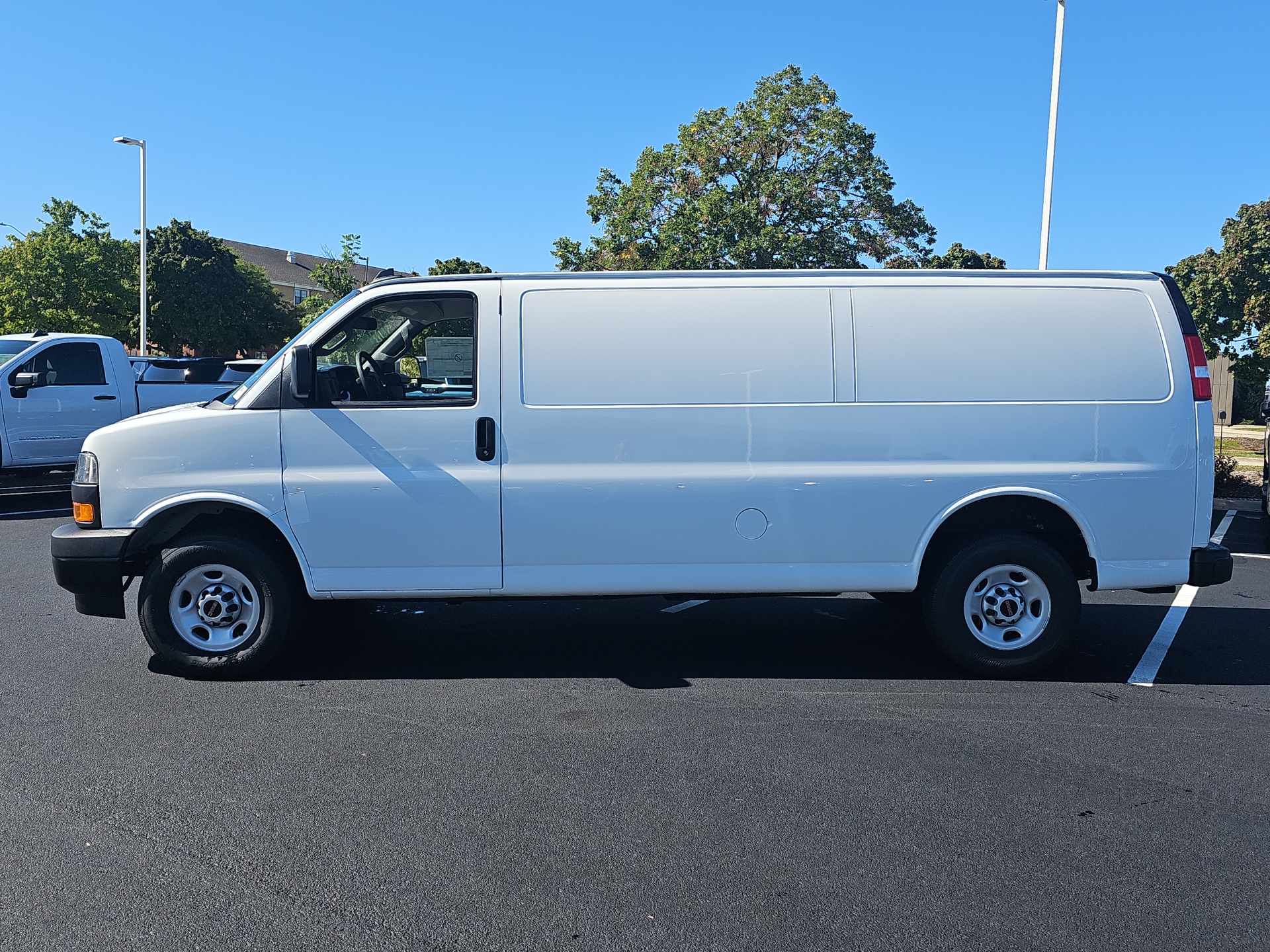 2024 GMC Savana 3500 Work Van 5