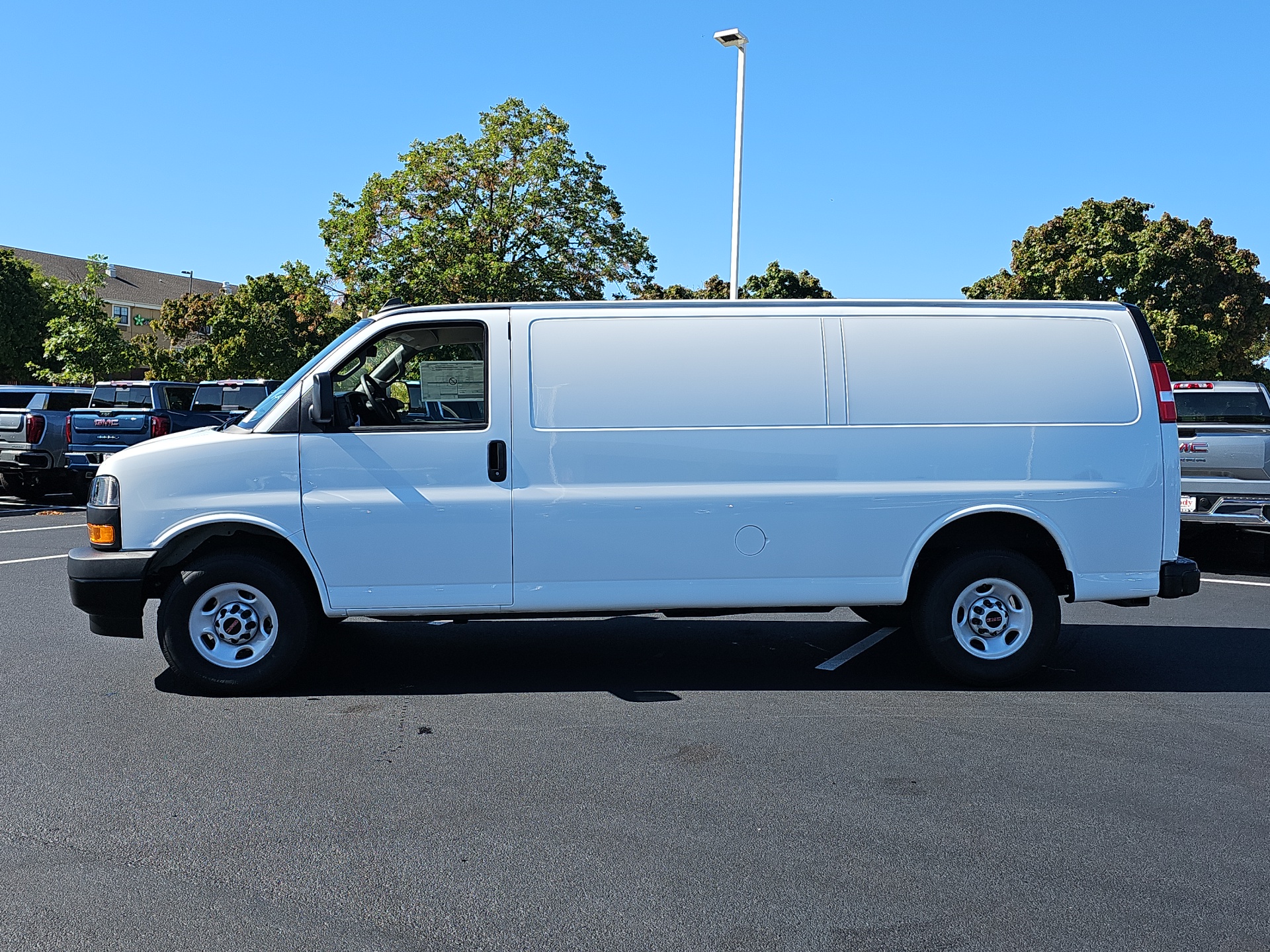 2024 GMC Savana 3500 Work Van 5