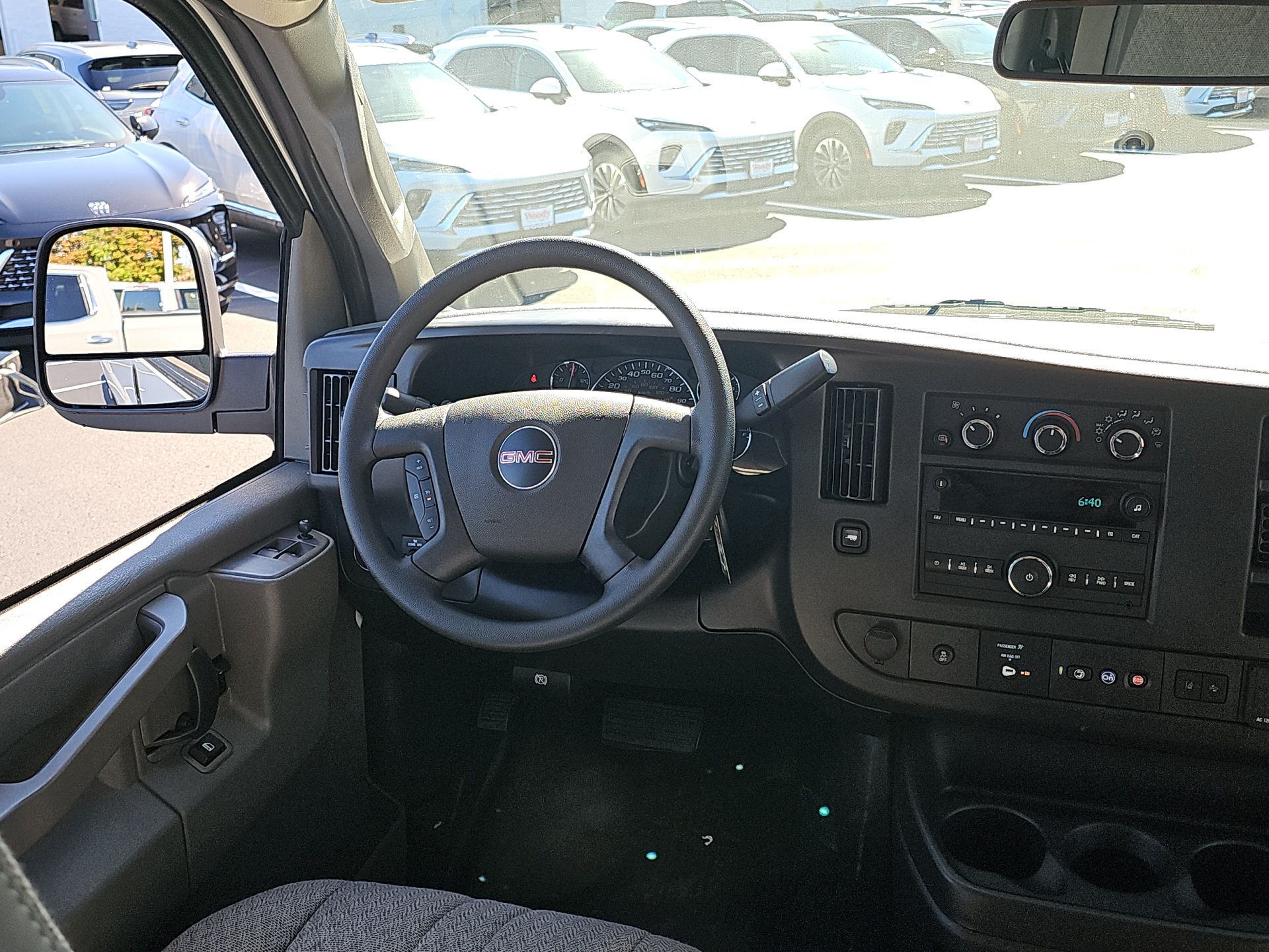 2024 GMC Savana 3500 Work Van 27