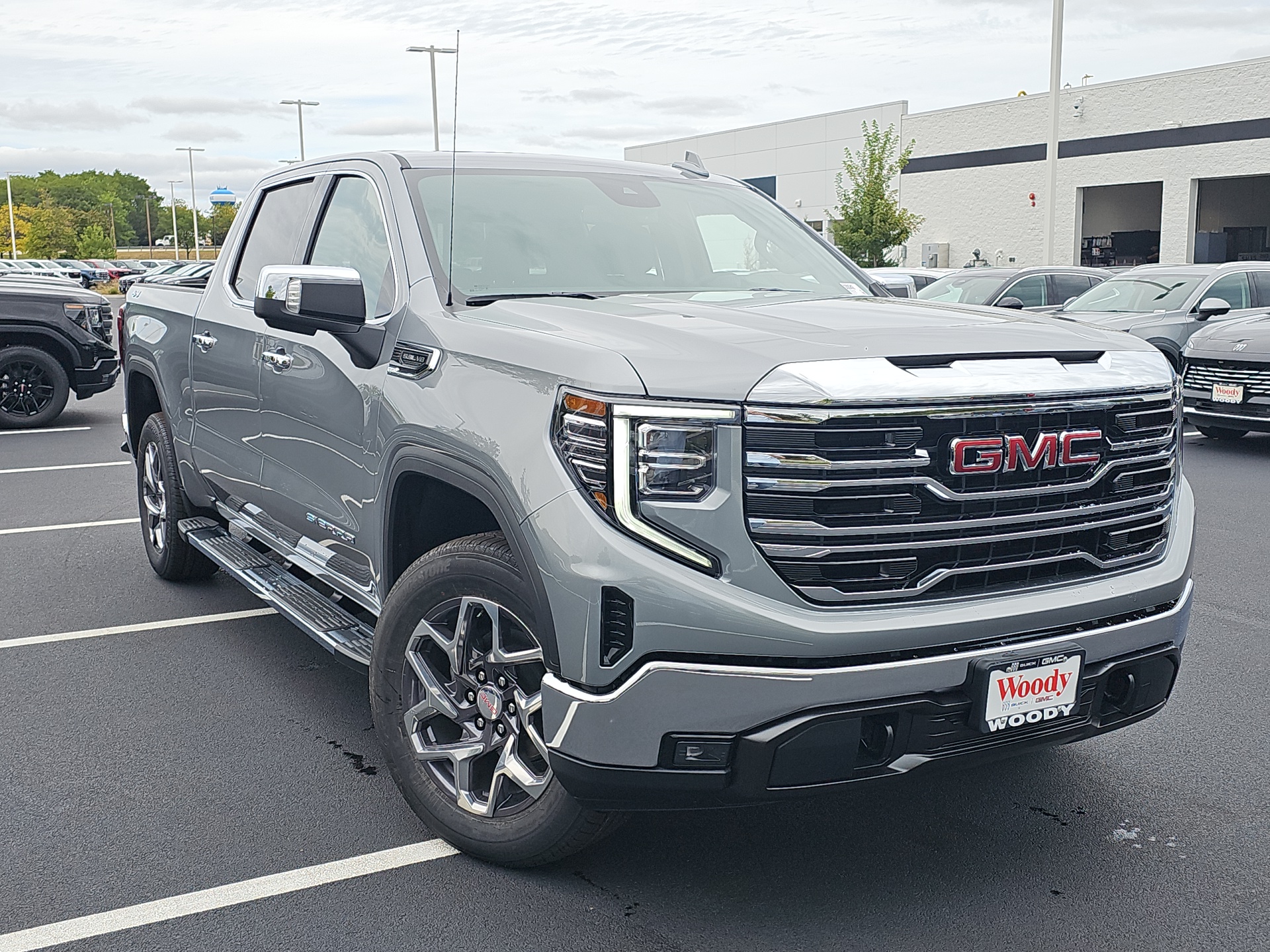 2025 GMC Sierra 1500 SLT 2