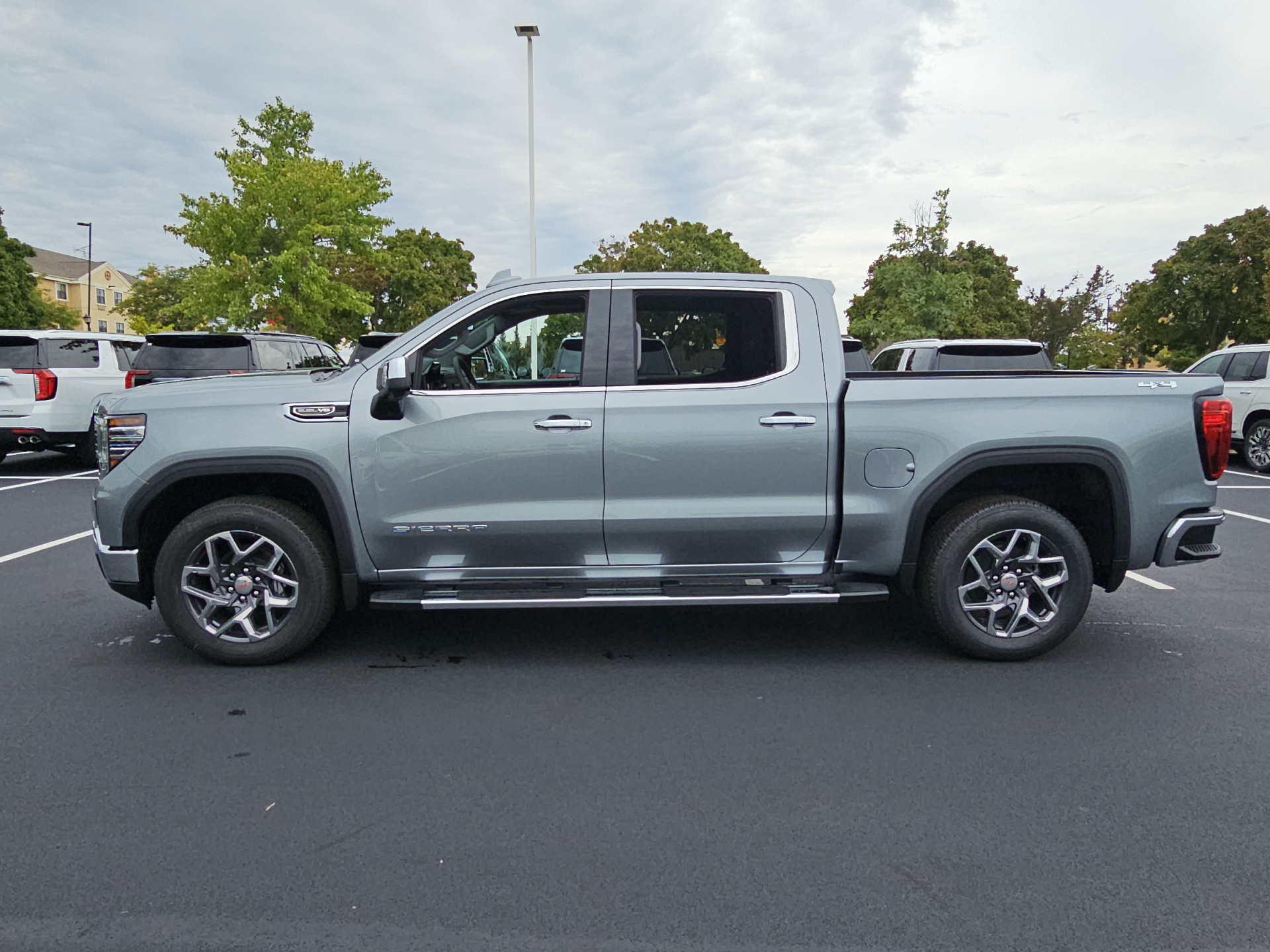 2025 GMC Sierra 1500 SLT 5