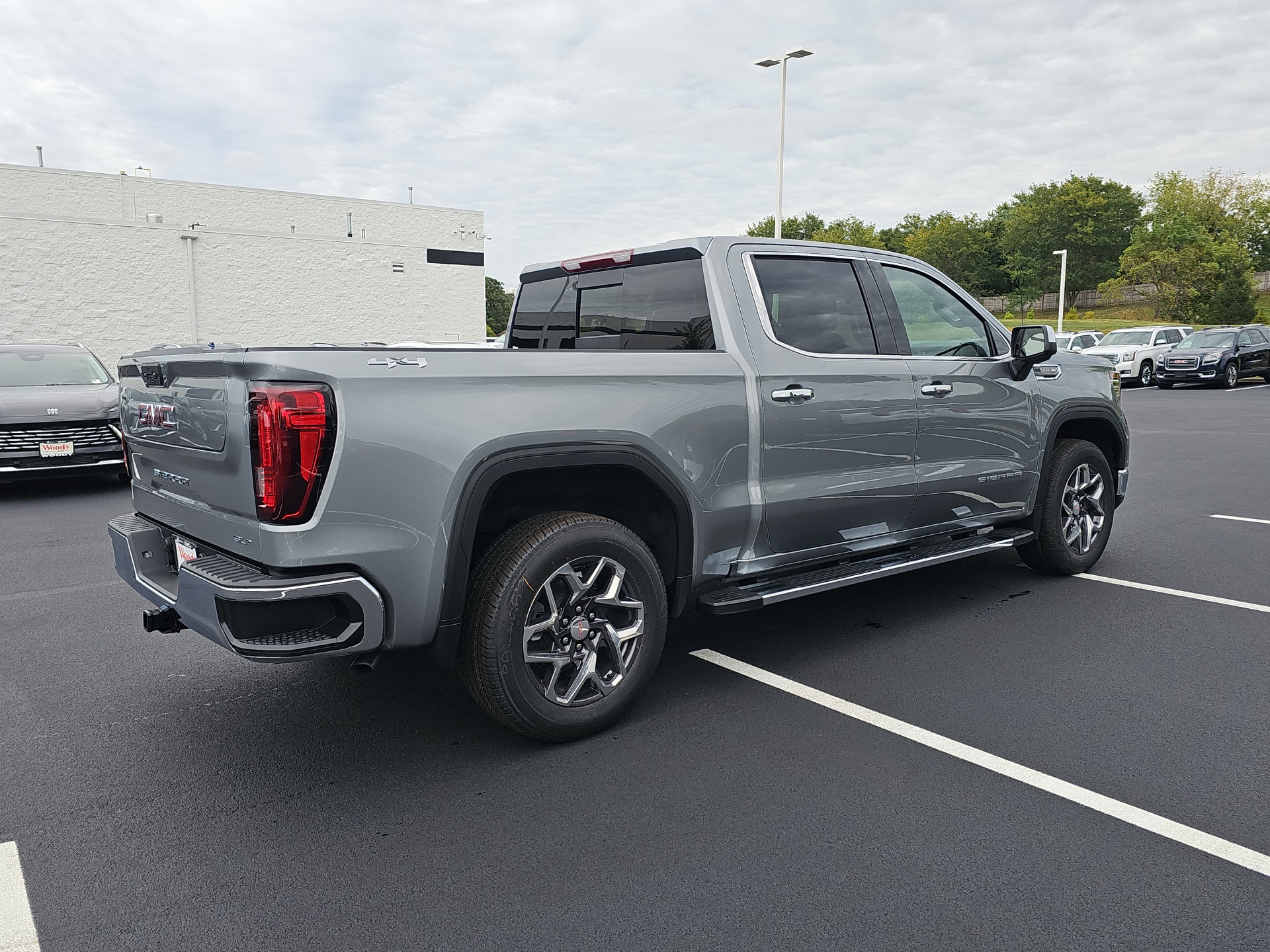 2025 GMC Sierra 1500 SLT 8