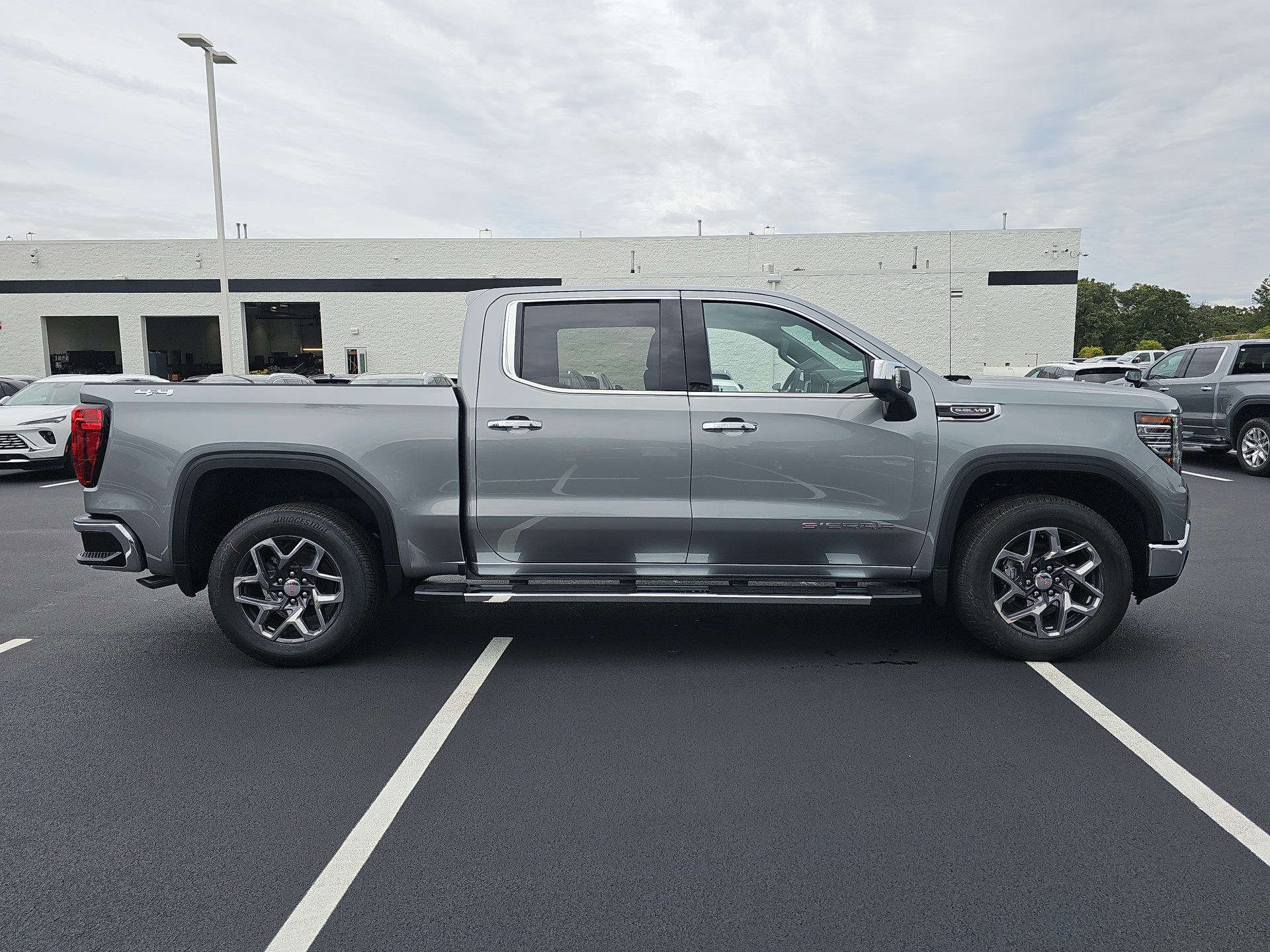 2025 GMC Sierra 1500 SLT 9