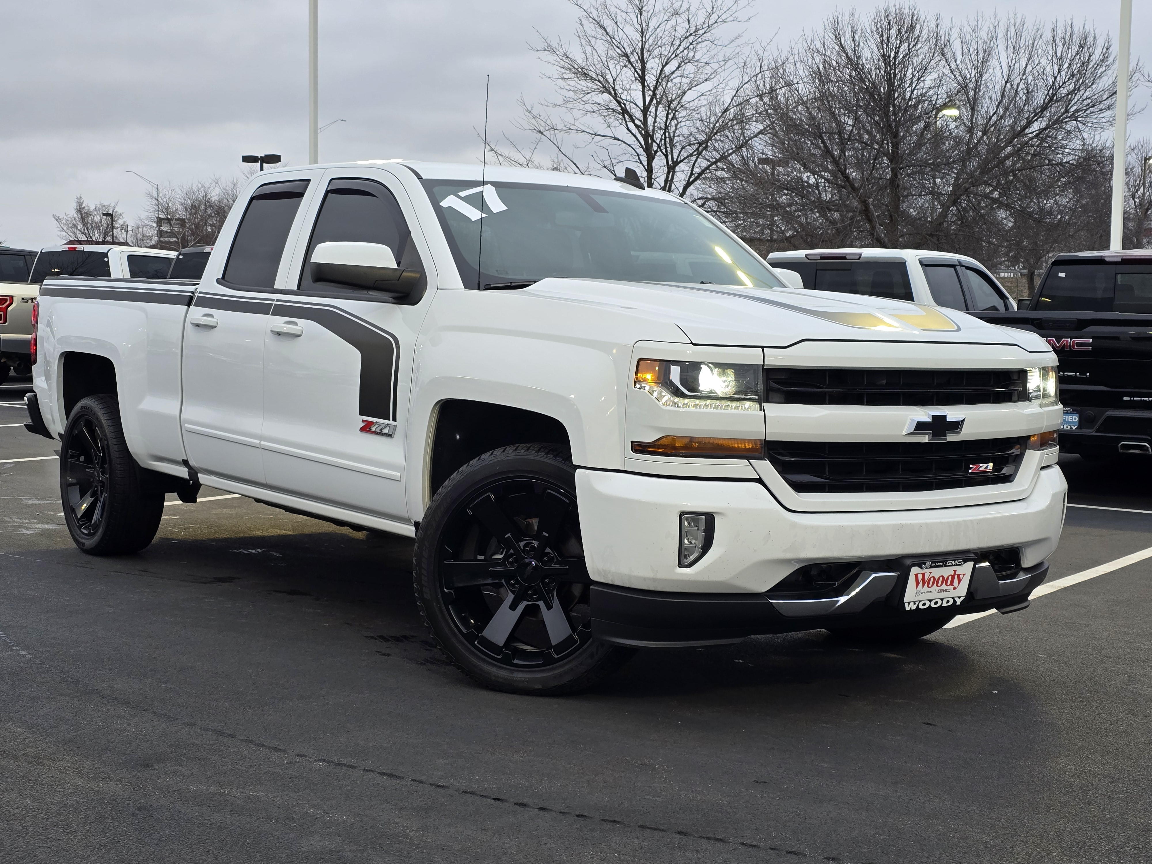 2017 Chevrolet Silverado 1500 LT 2