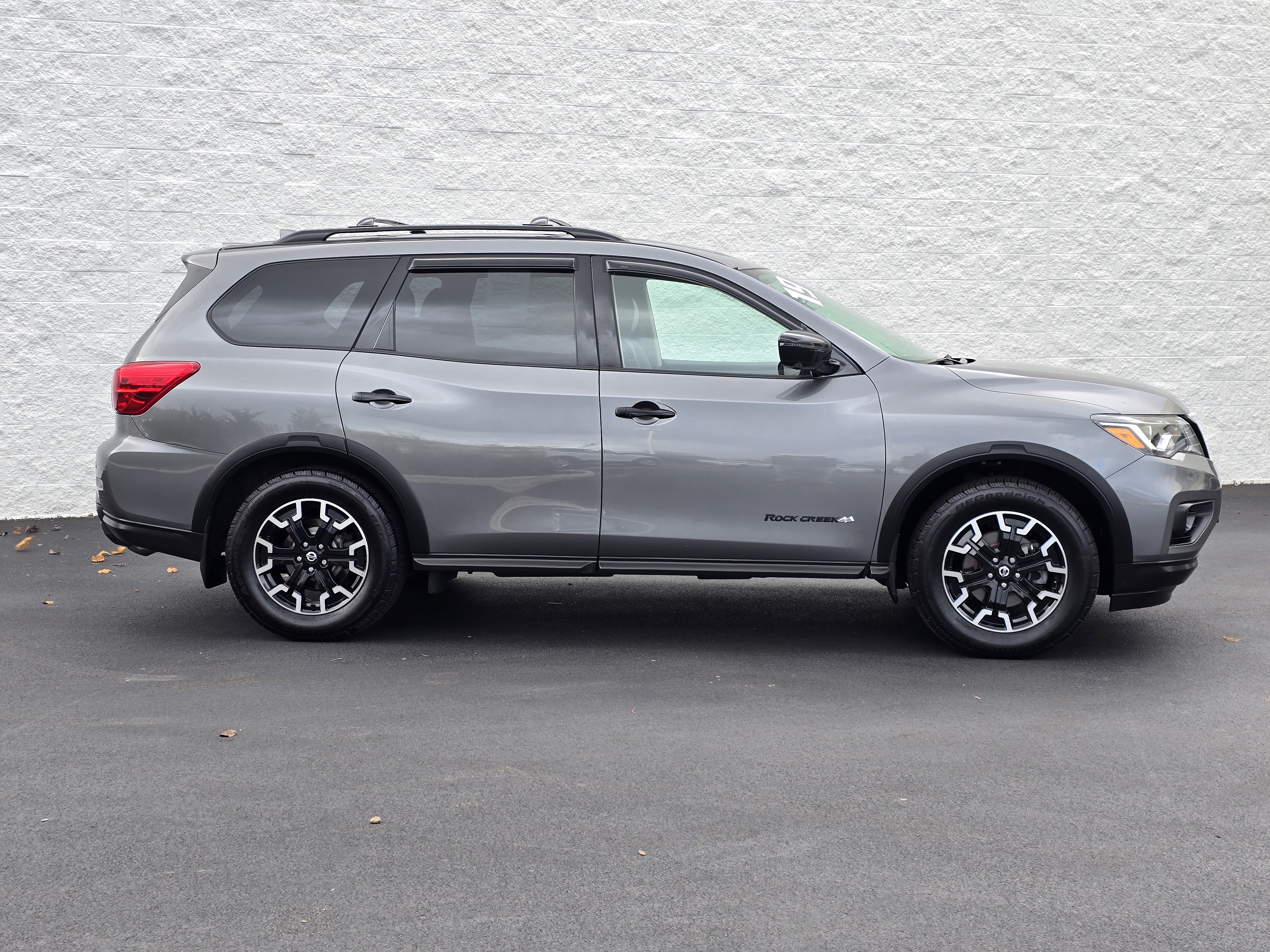 2019 Nissan Pathfinder SL 4