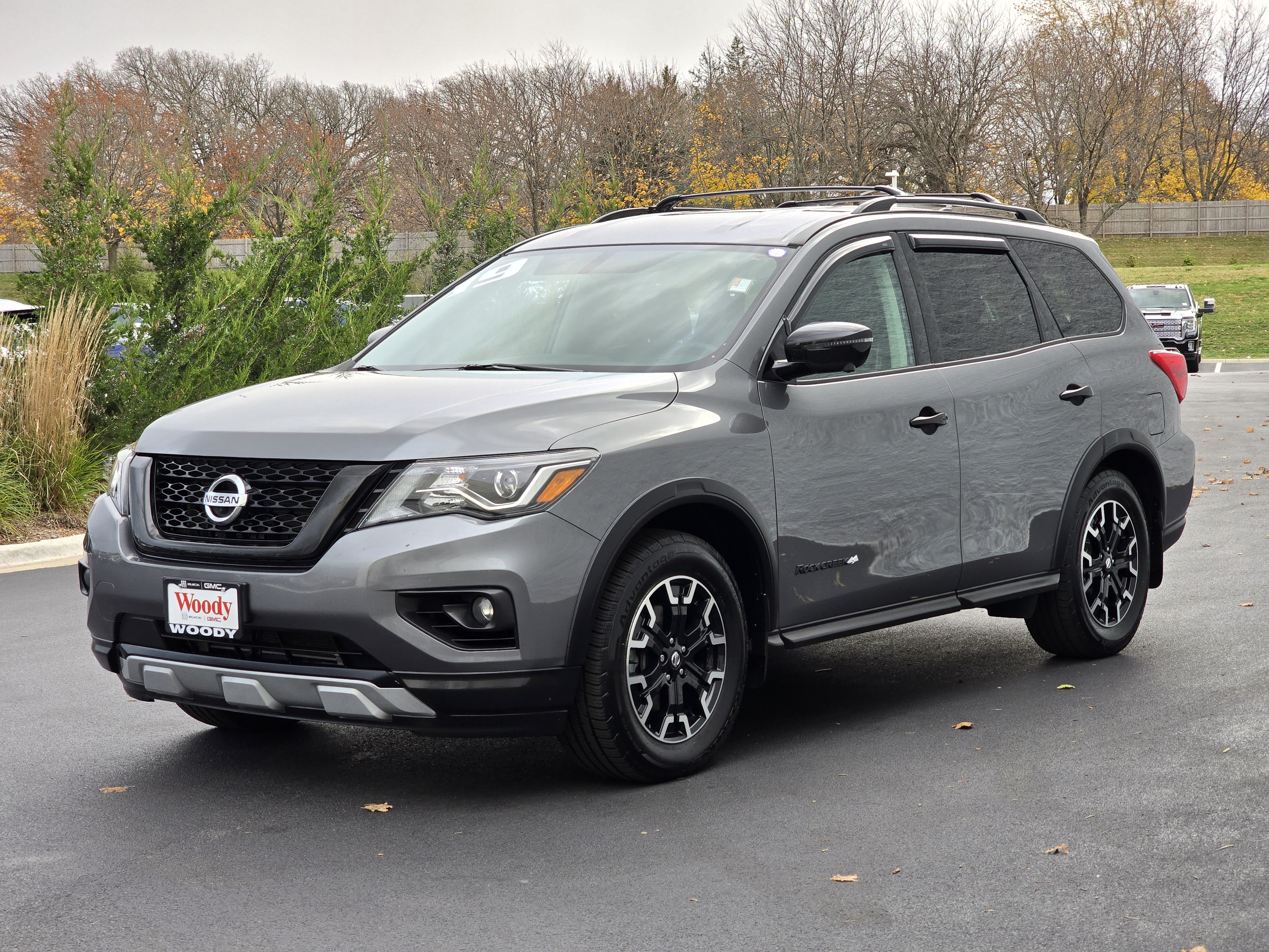 2019 Nissan Pathfinder SL 11