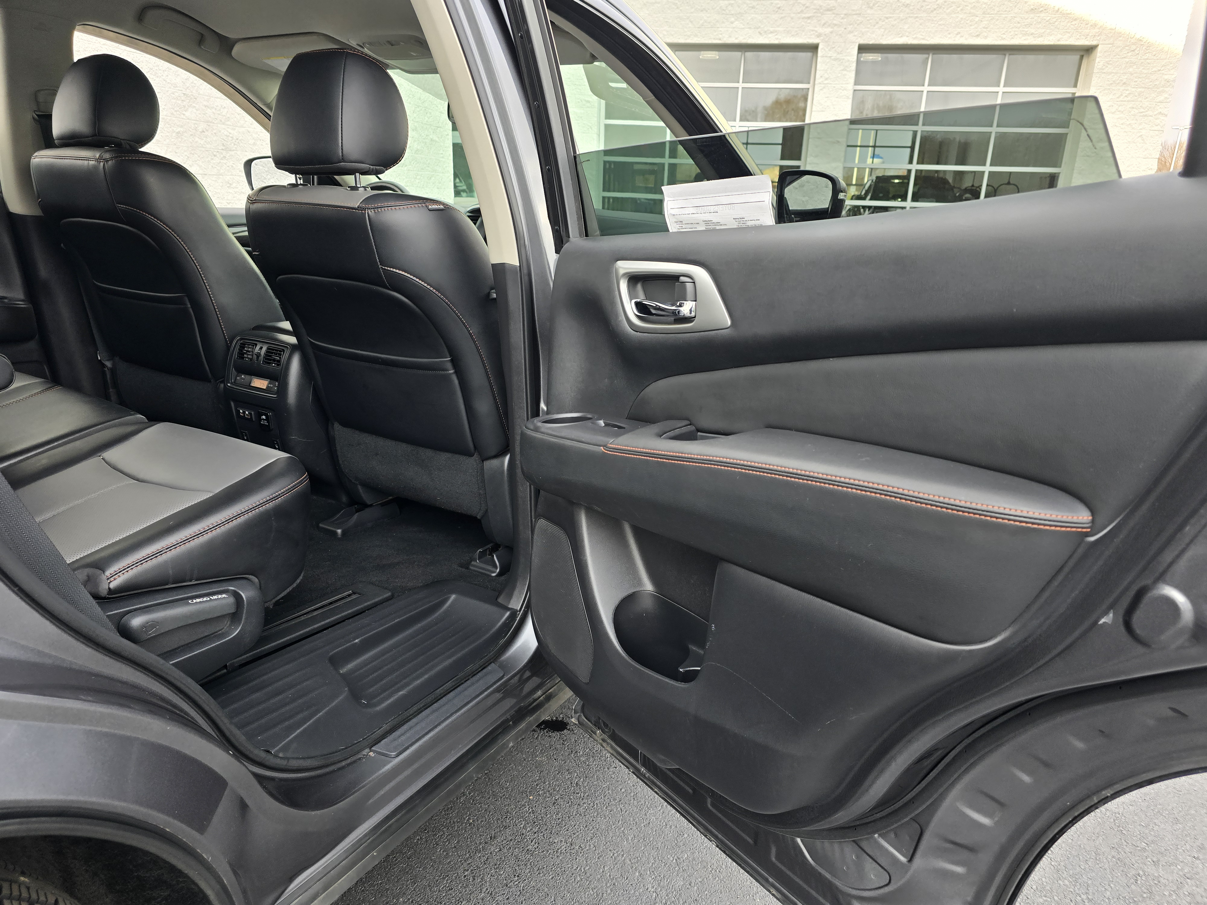 2019 Nissan Pathfinder SL 44