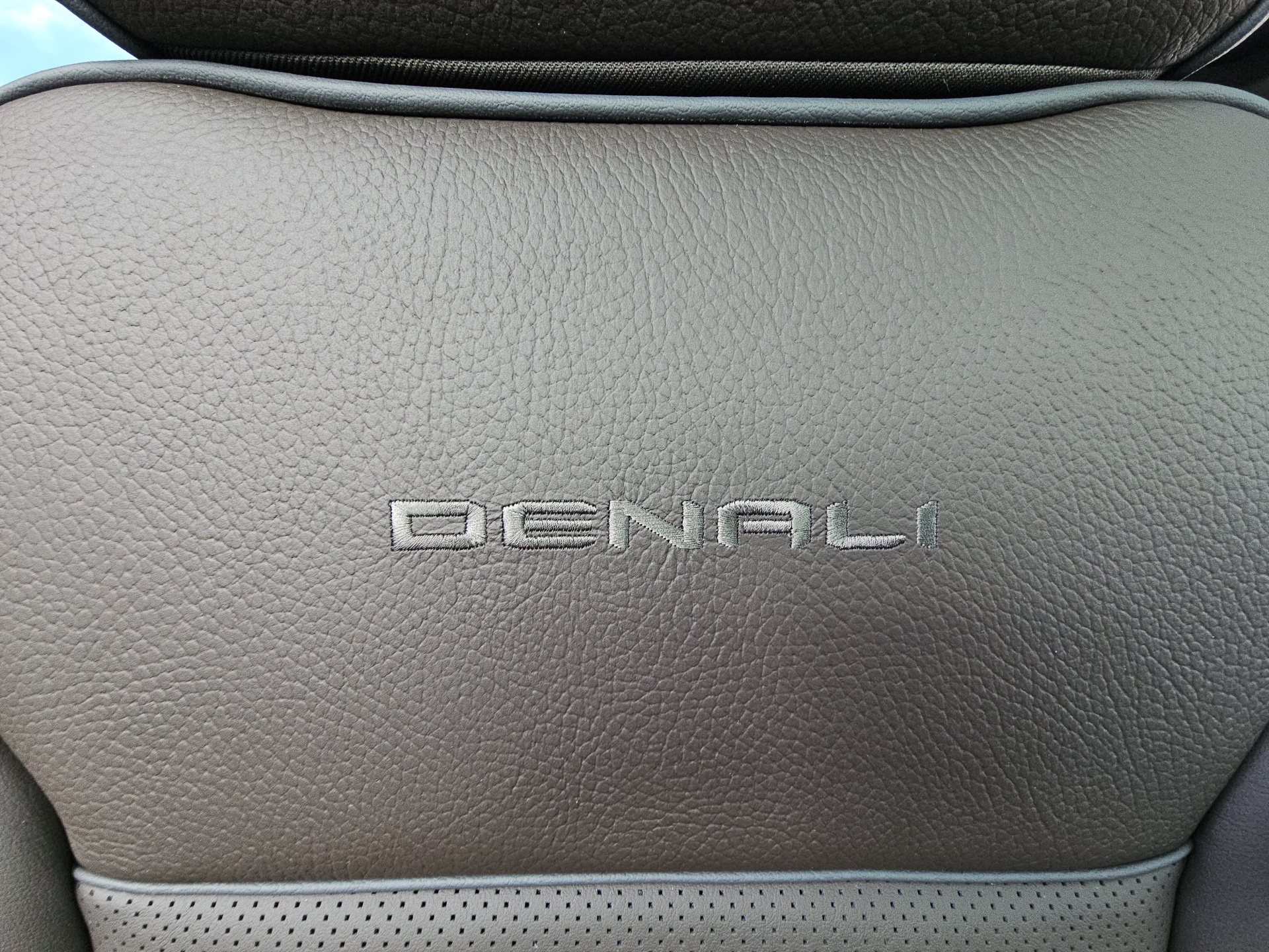 2024 GMC Yukon Denali 54