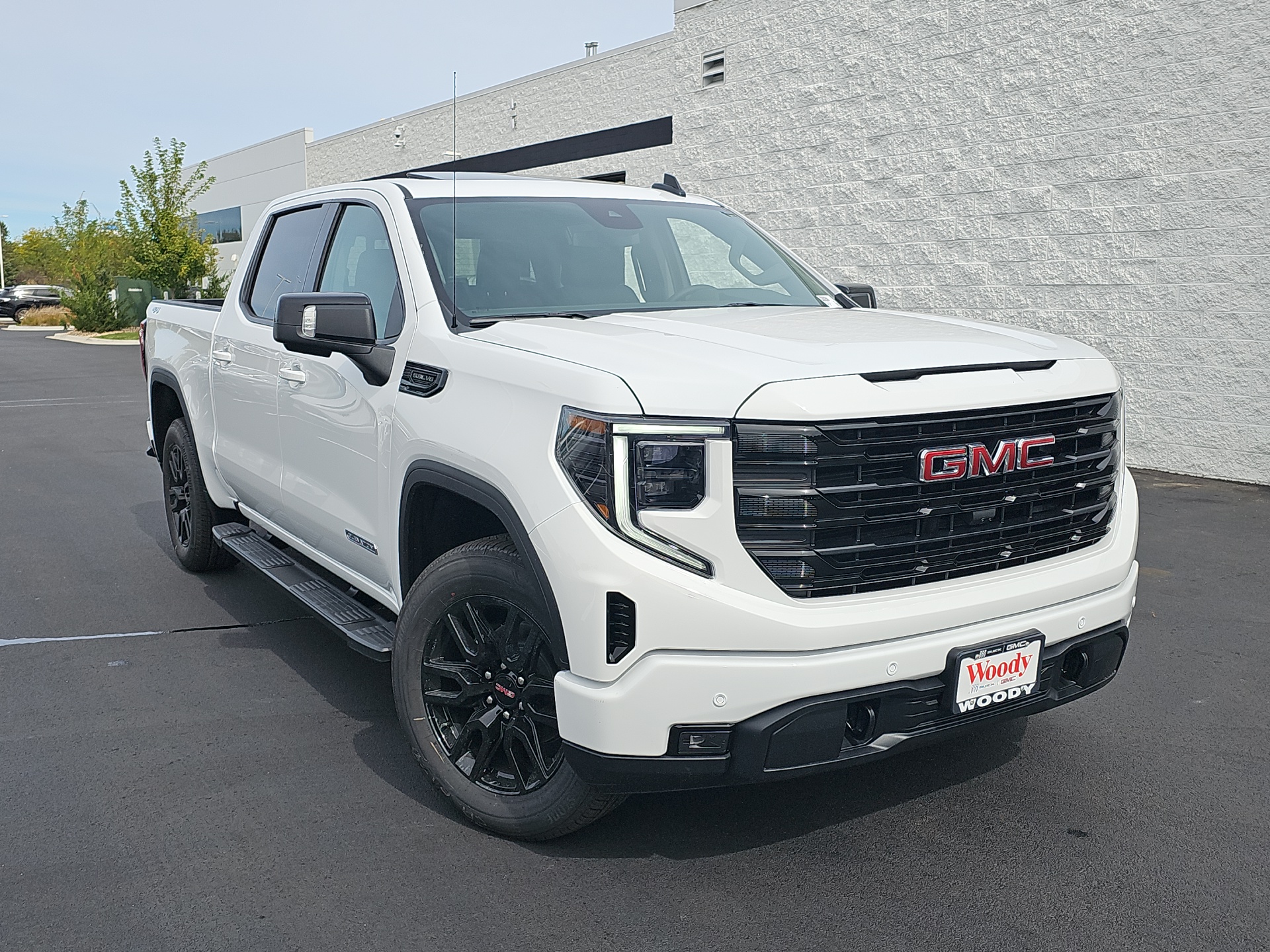 2025 GMC Sierra 1500 Elevation 2