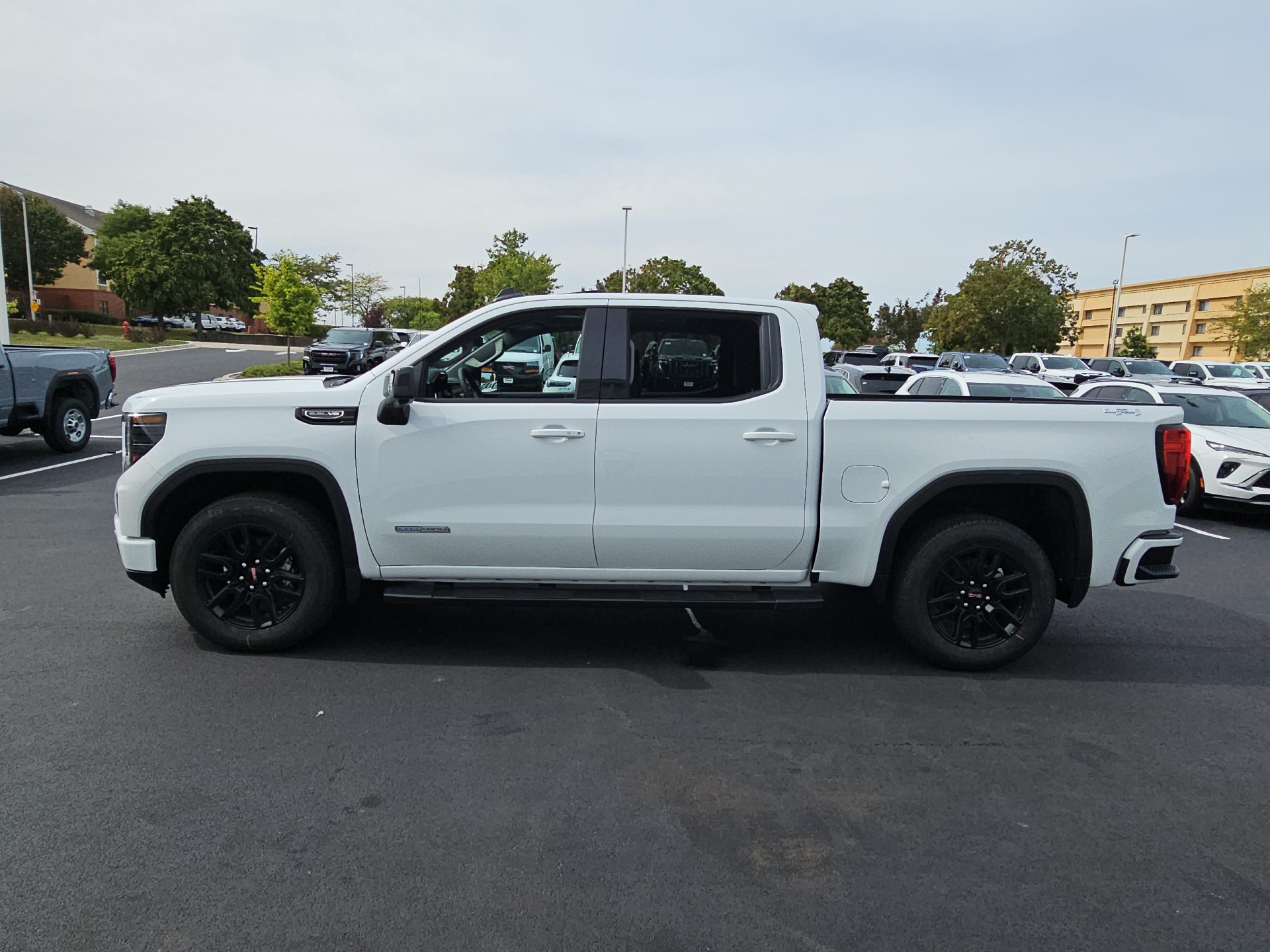 2025 GMC Sierra 1500 Elevation 5