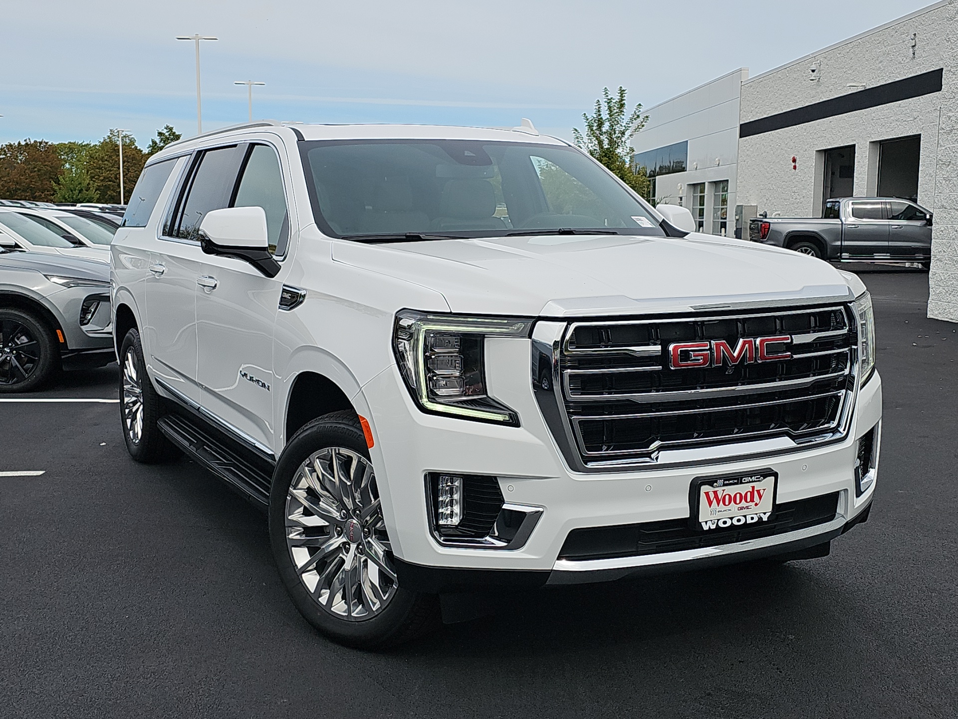 2024 GMC Yukon XL SLT 2