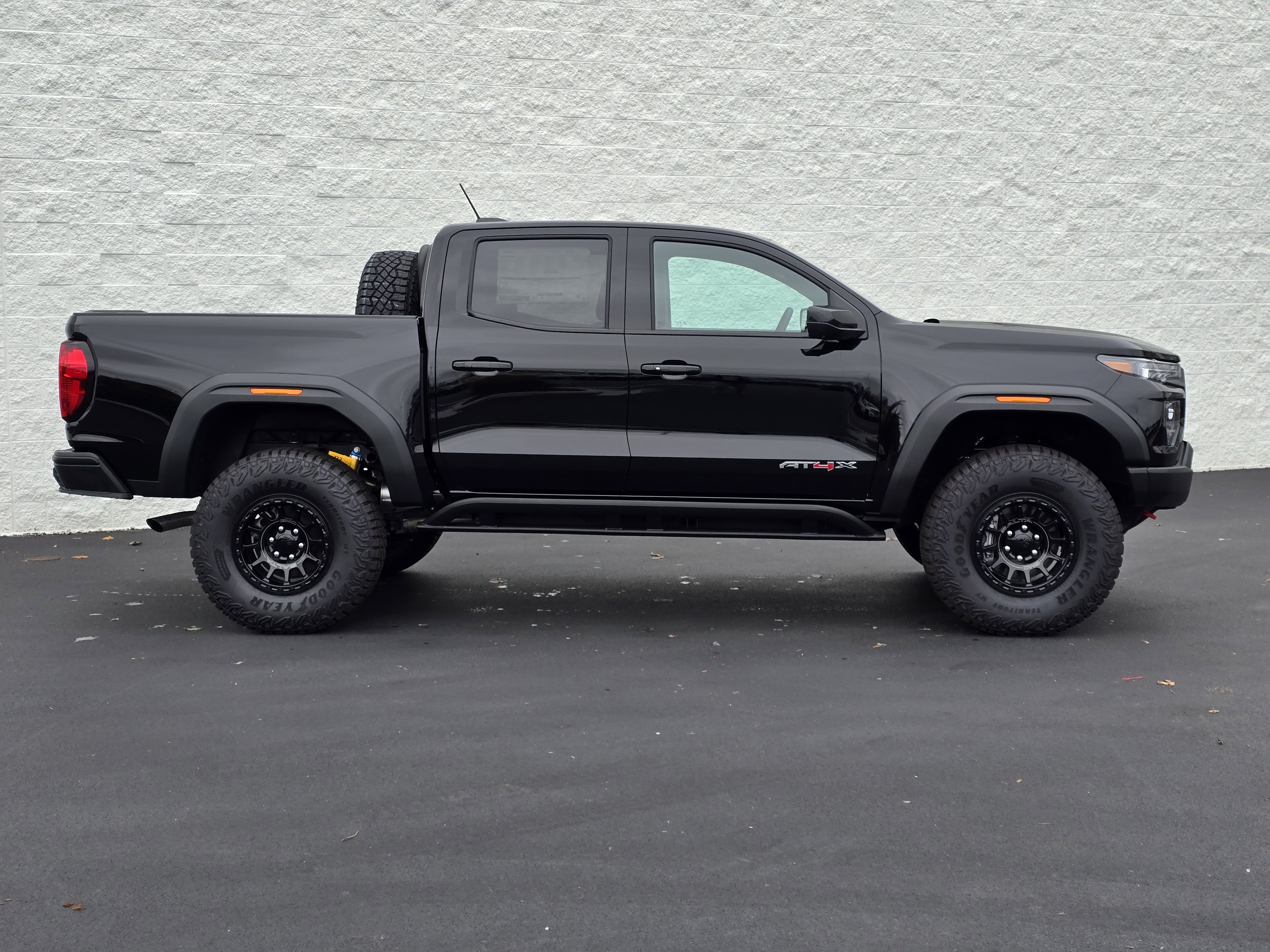 2024 GMC Canyon AT4X 4