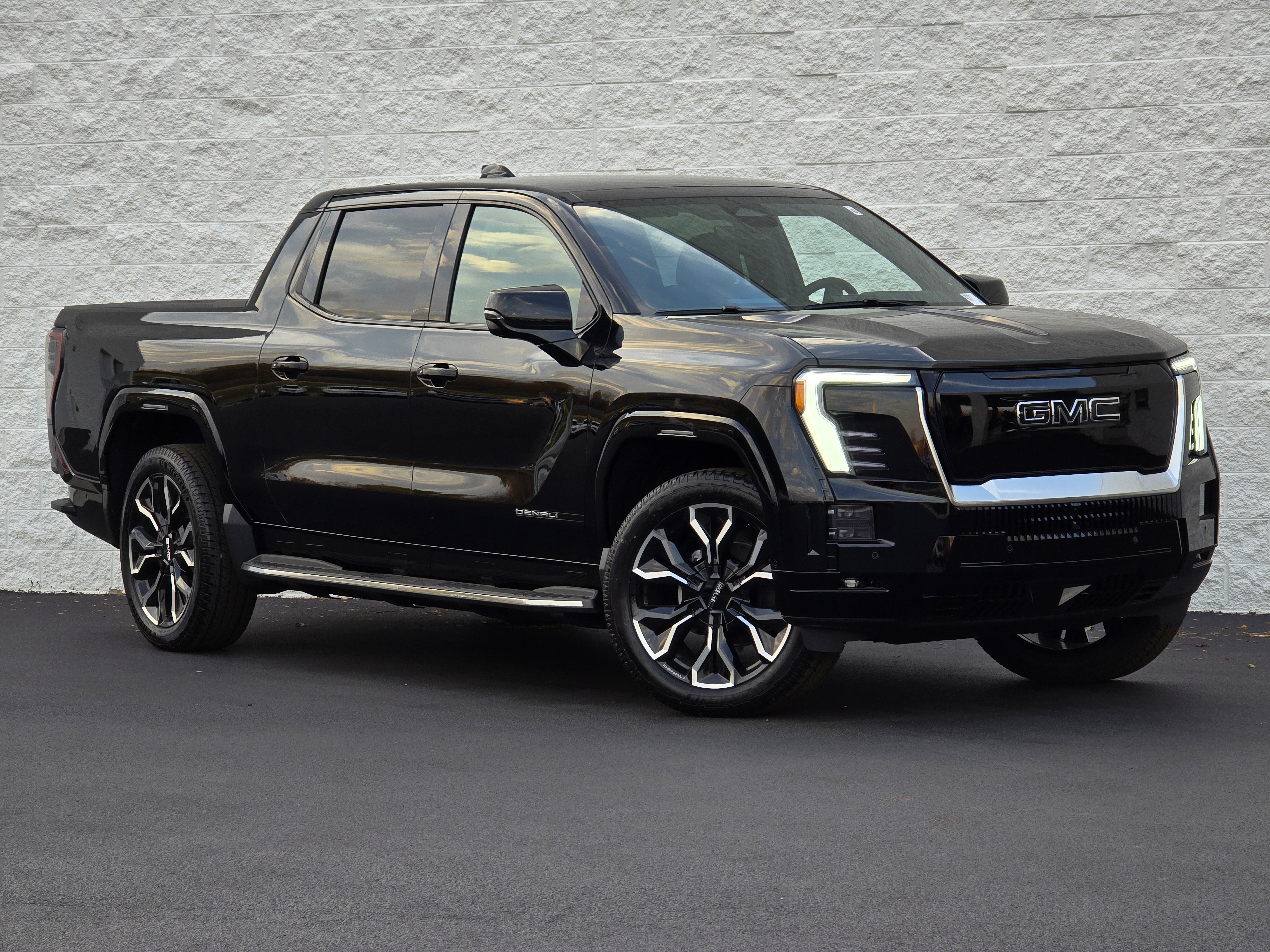 2025 GMC Sierra EV Denali 2