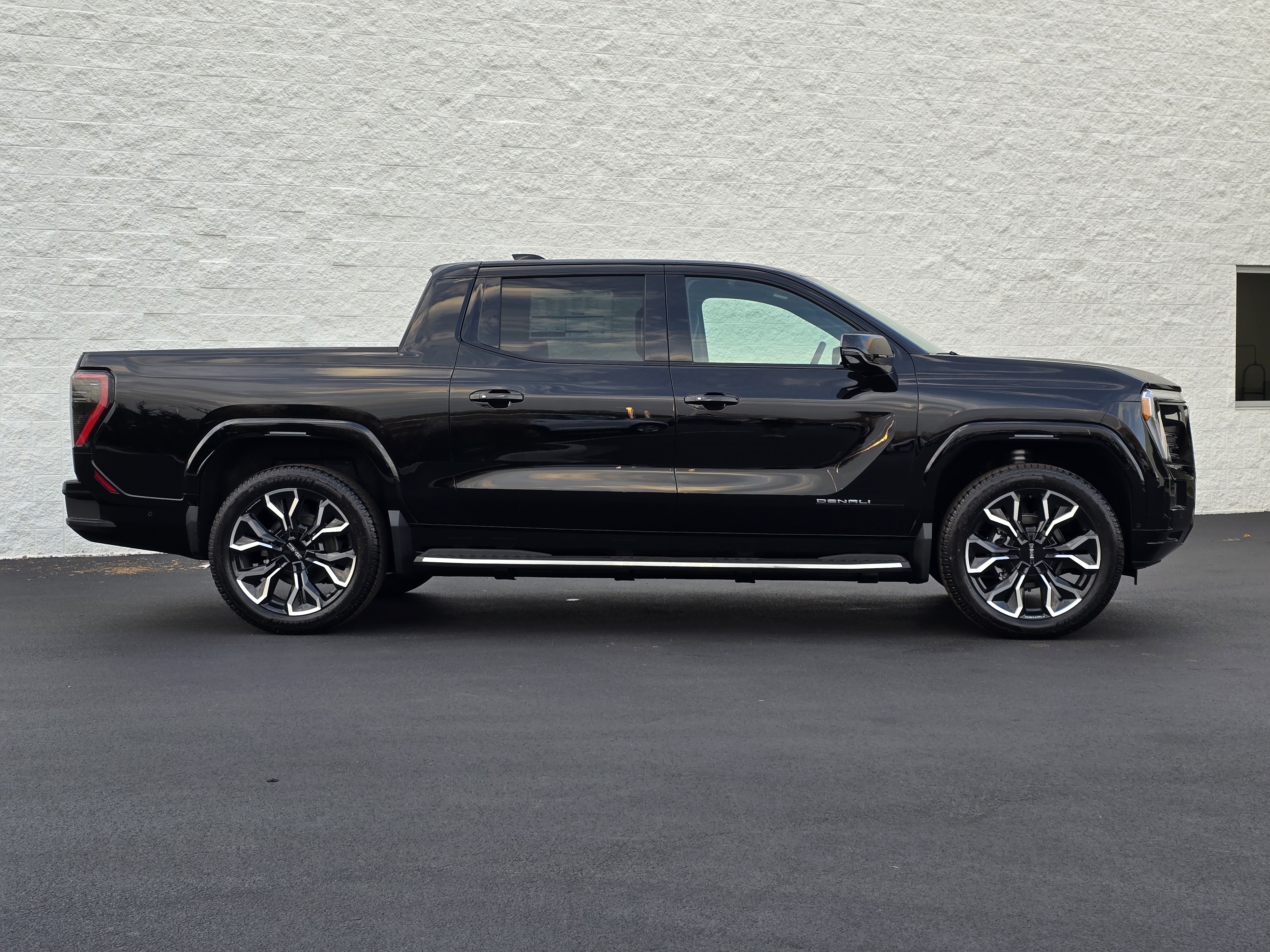 2025 GMC Sierra EV Denali 4