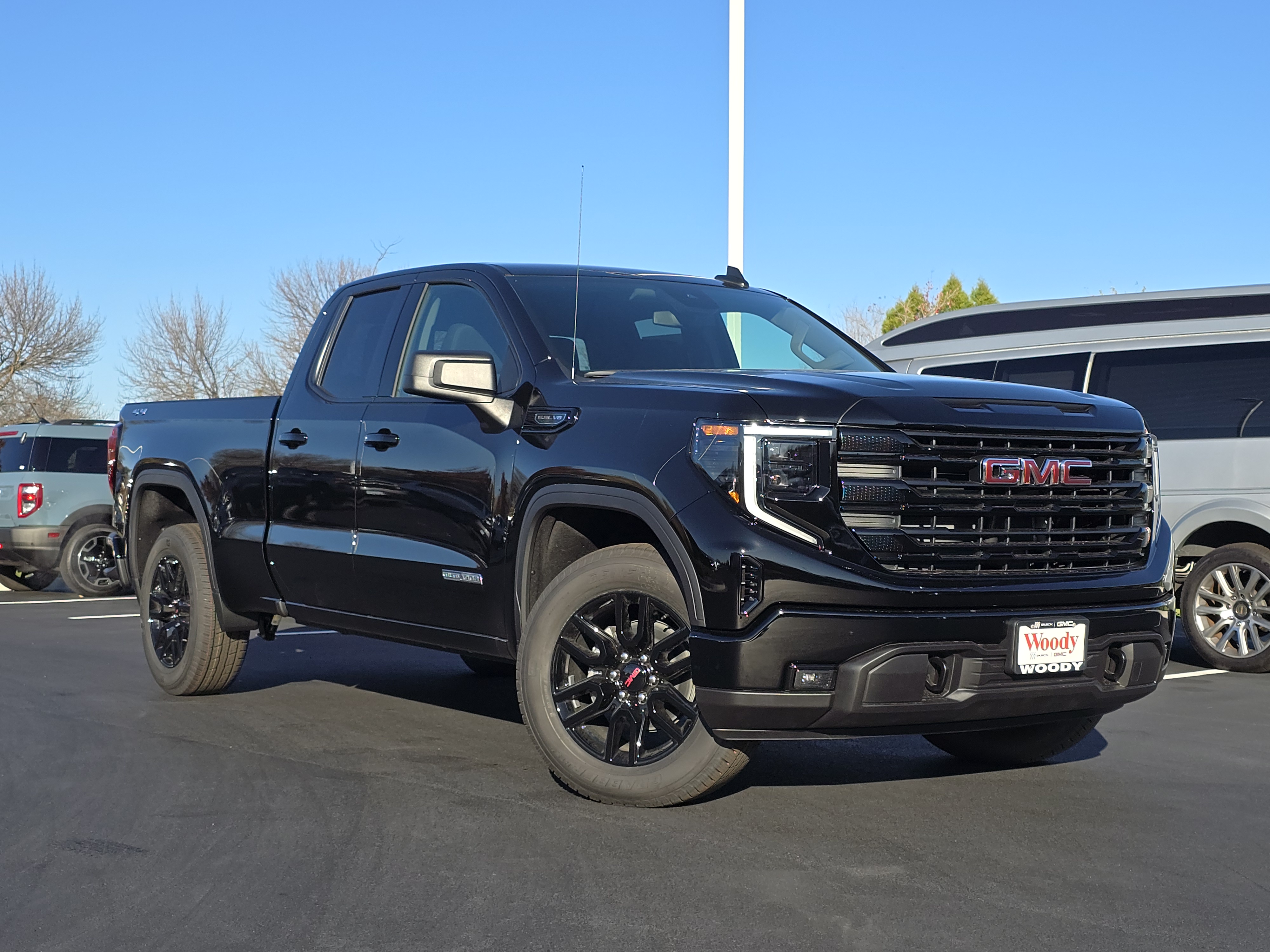 2025 GMC Sierra 1500 Elevation 2