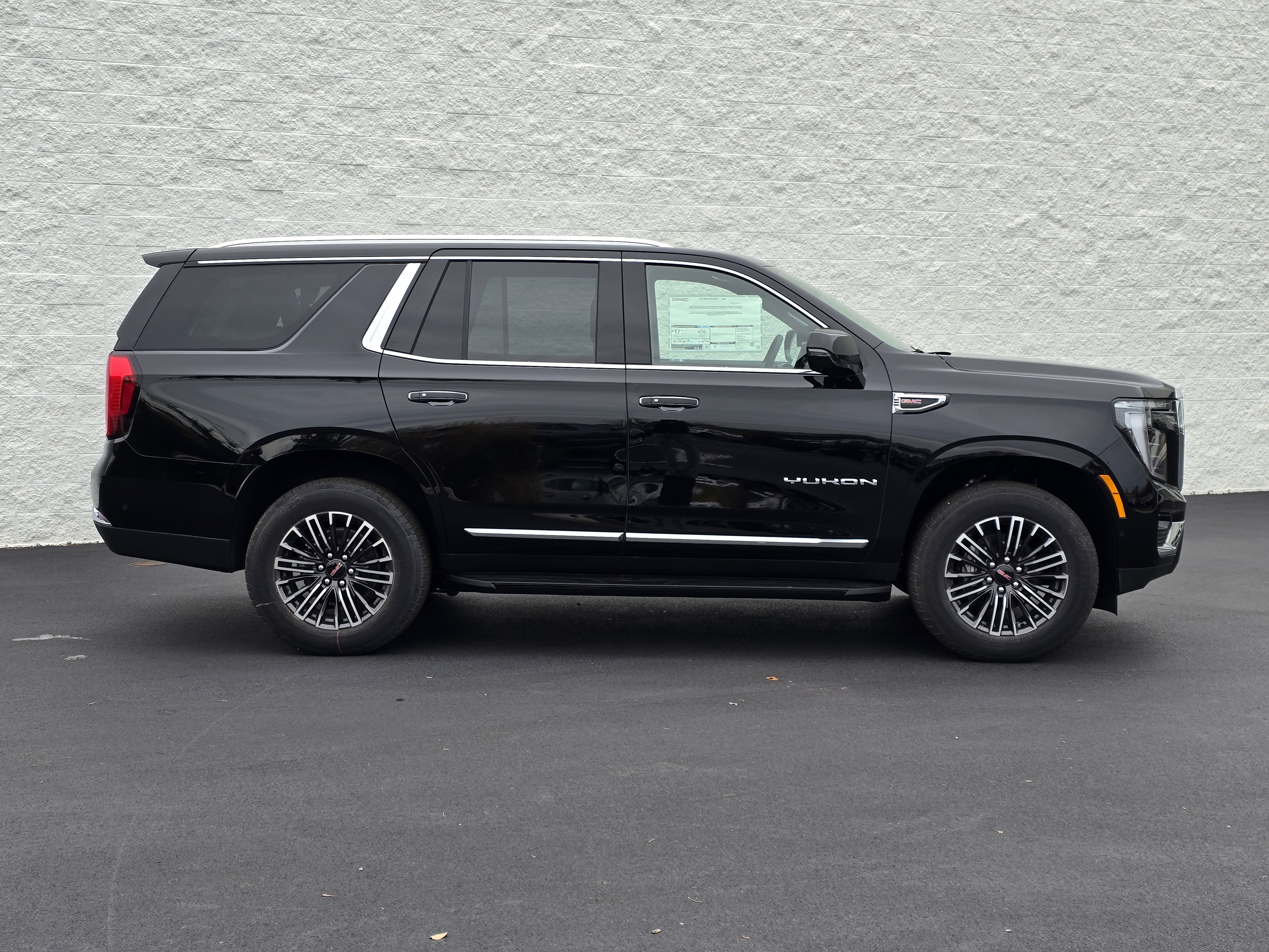 2025 GMC Yukon Elevation 4