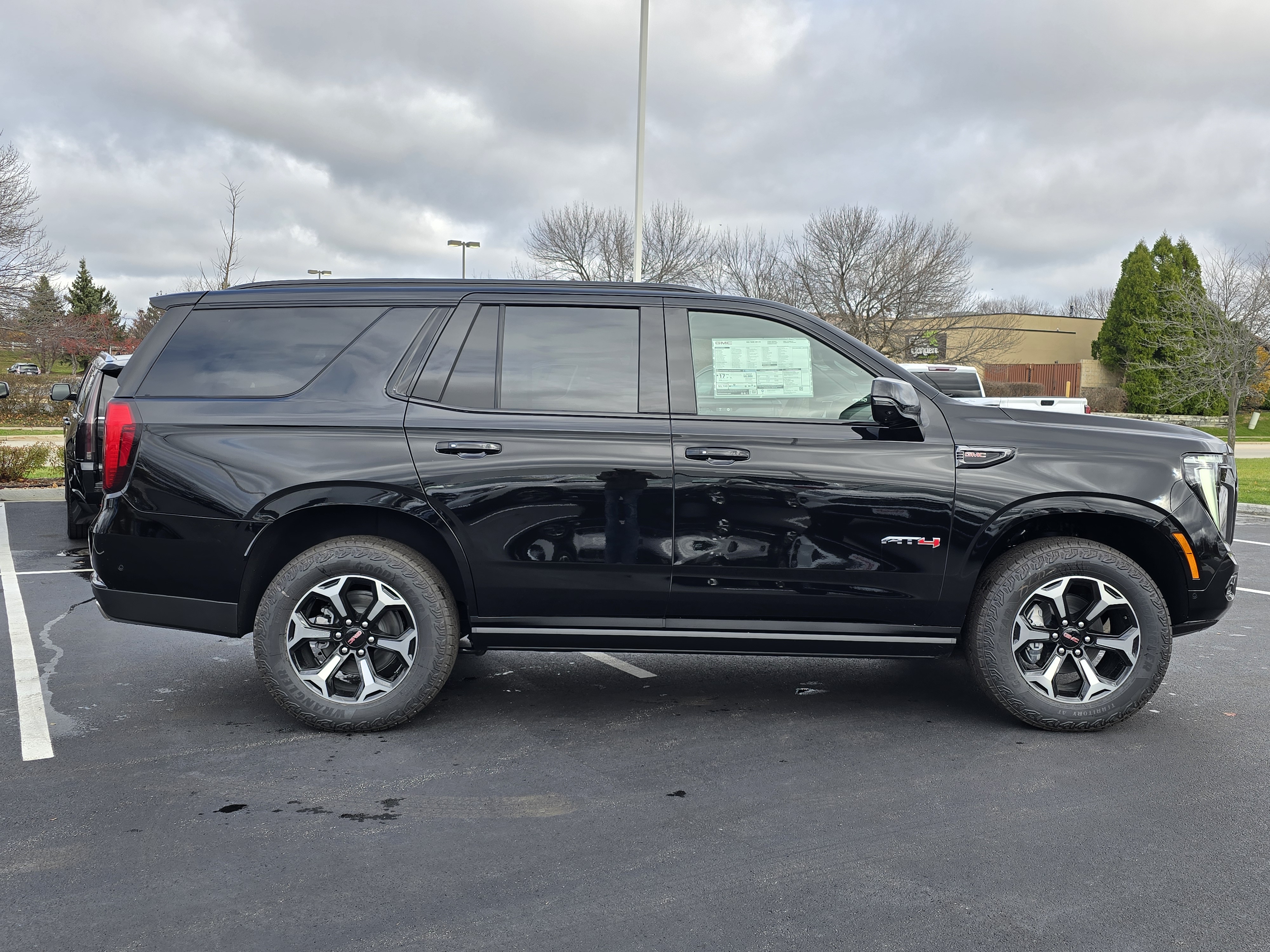 2025 GMC Yukon AT4 9