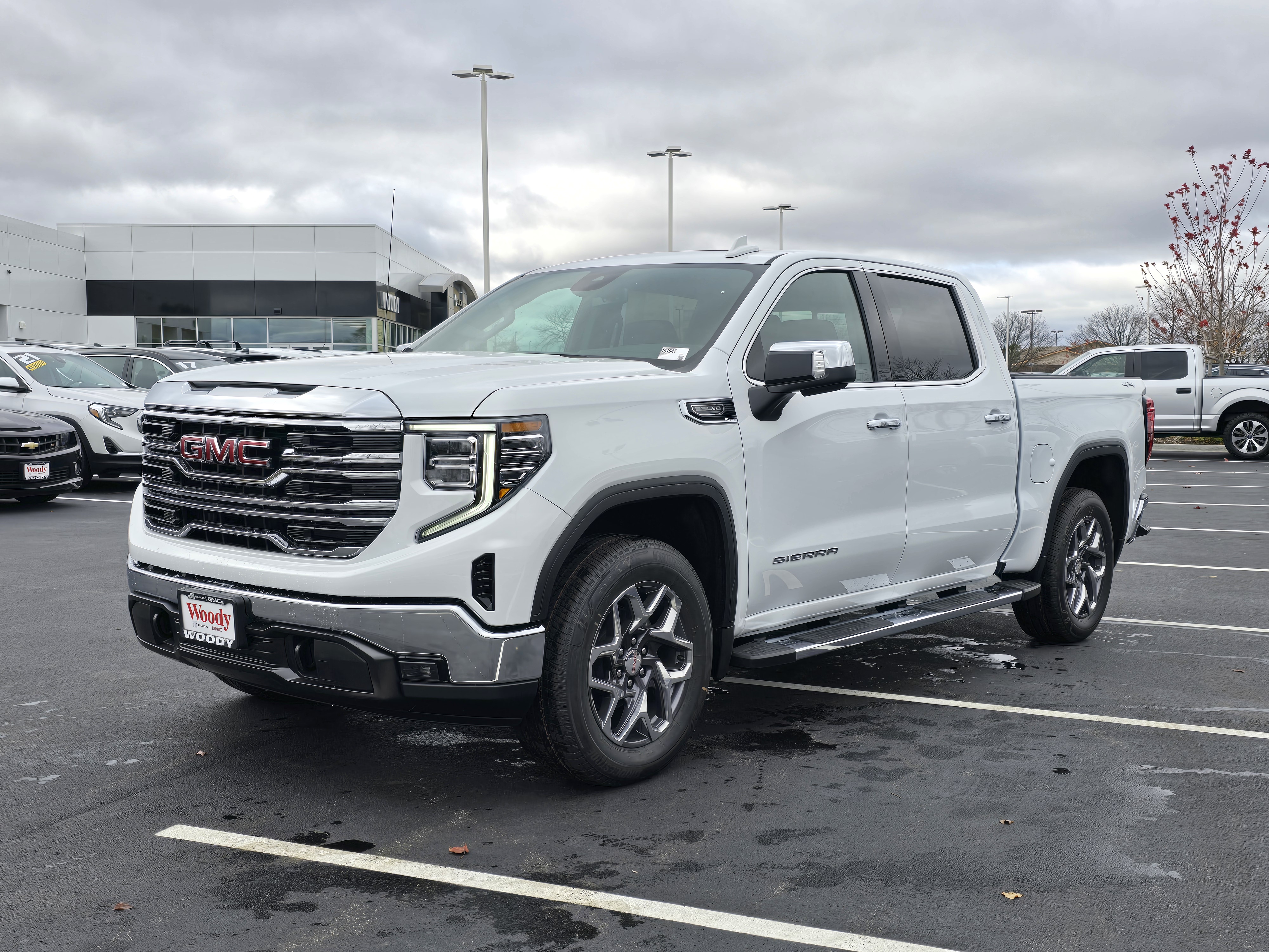 2025 GMC Sierra 1500 SLT 4