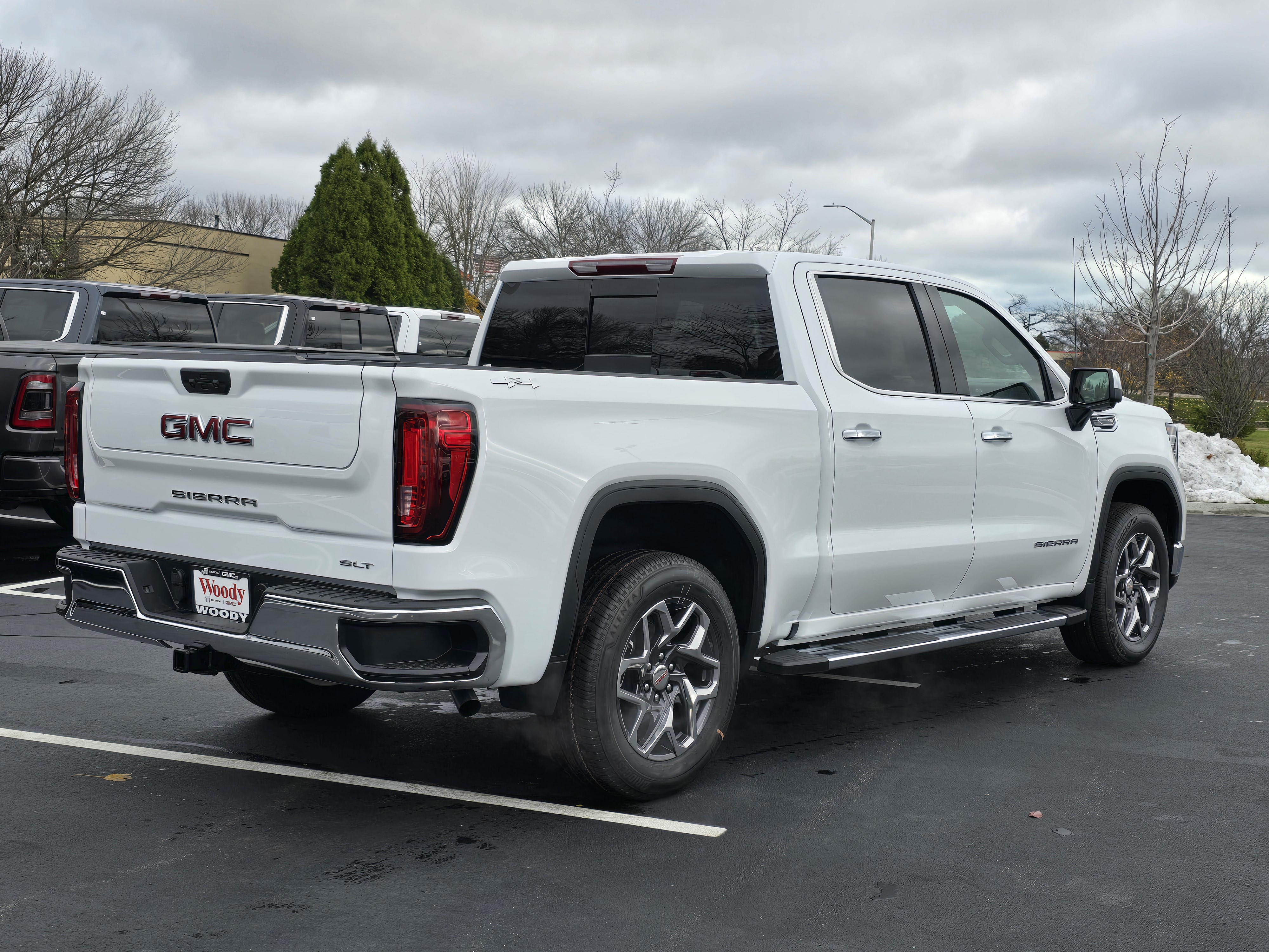 2025 GMC Sierra 1500 SLT 8