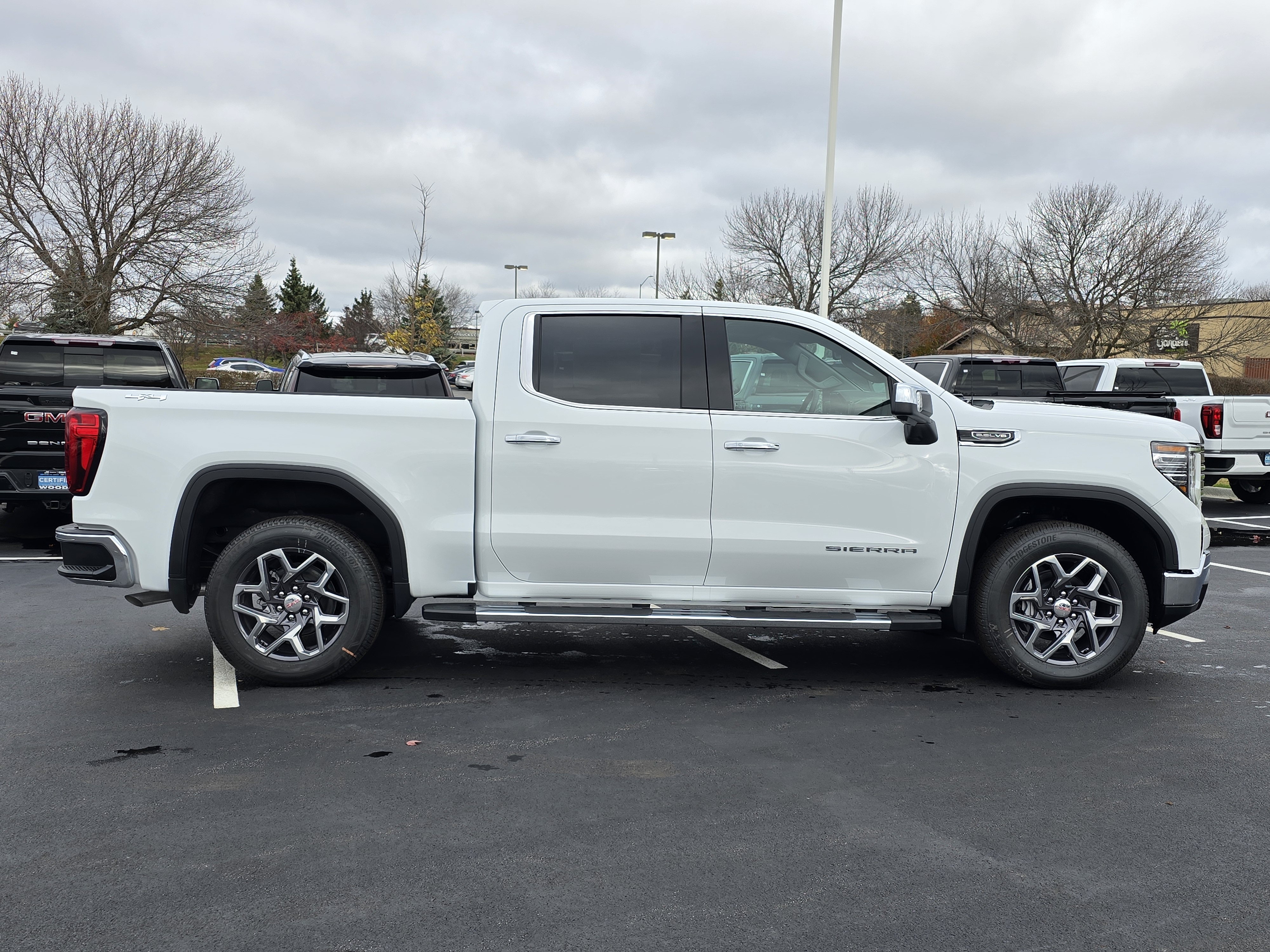 2025 GMC Sierra 1500 SLT 9