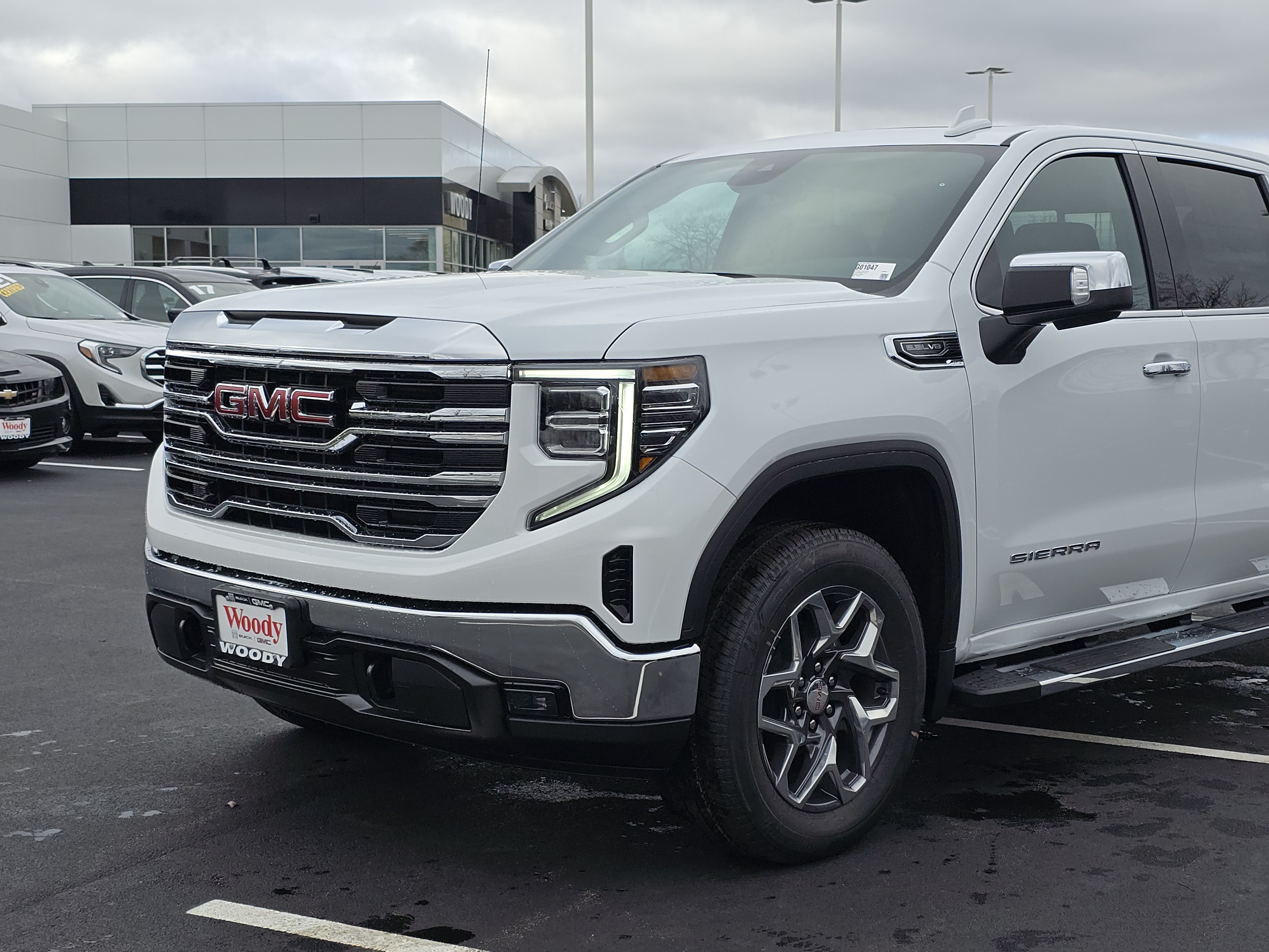 2025 GMC Sierra 1500 SLT 10