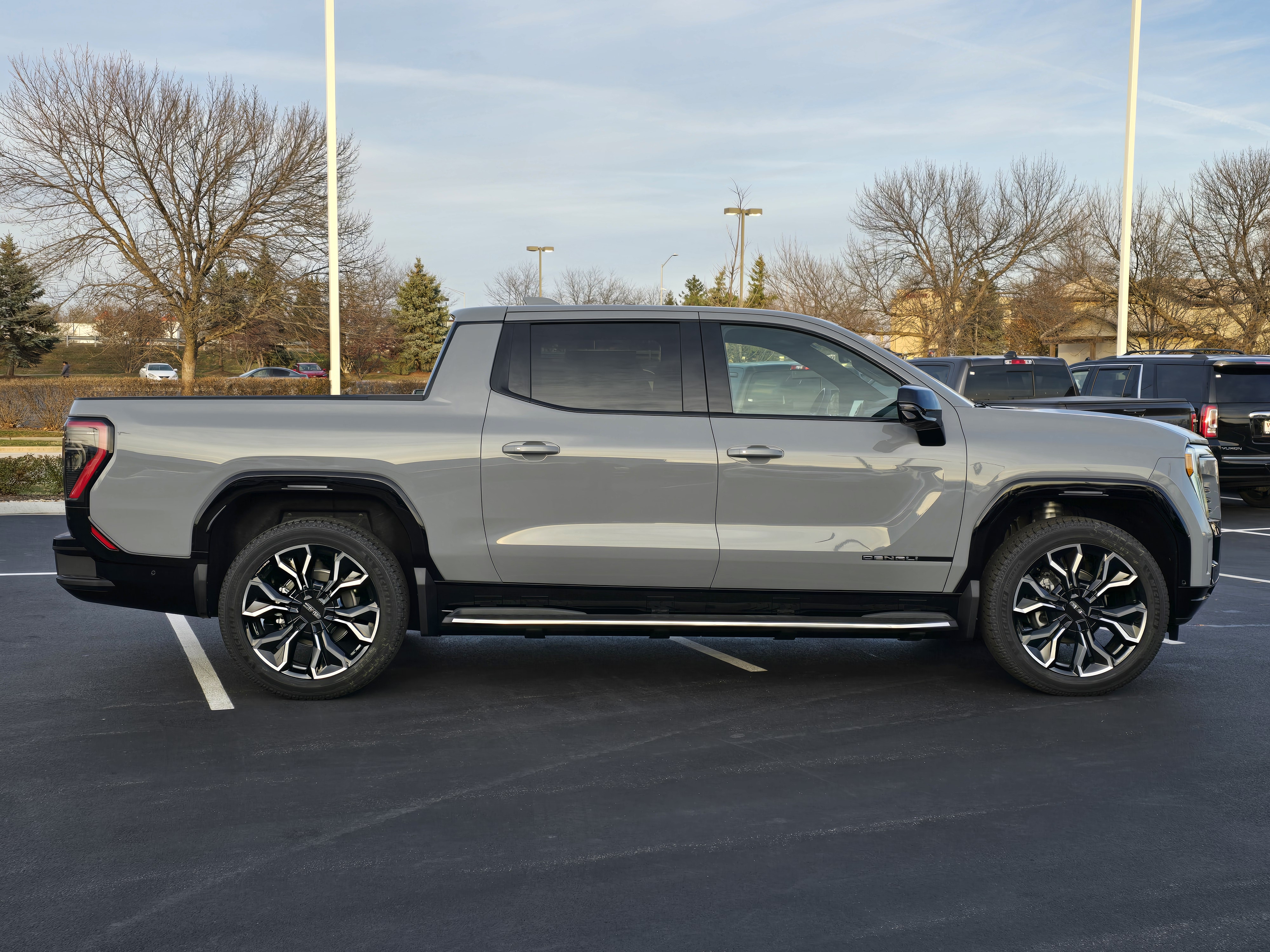 2025 GMC Sierra EV Denali 8