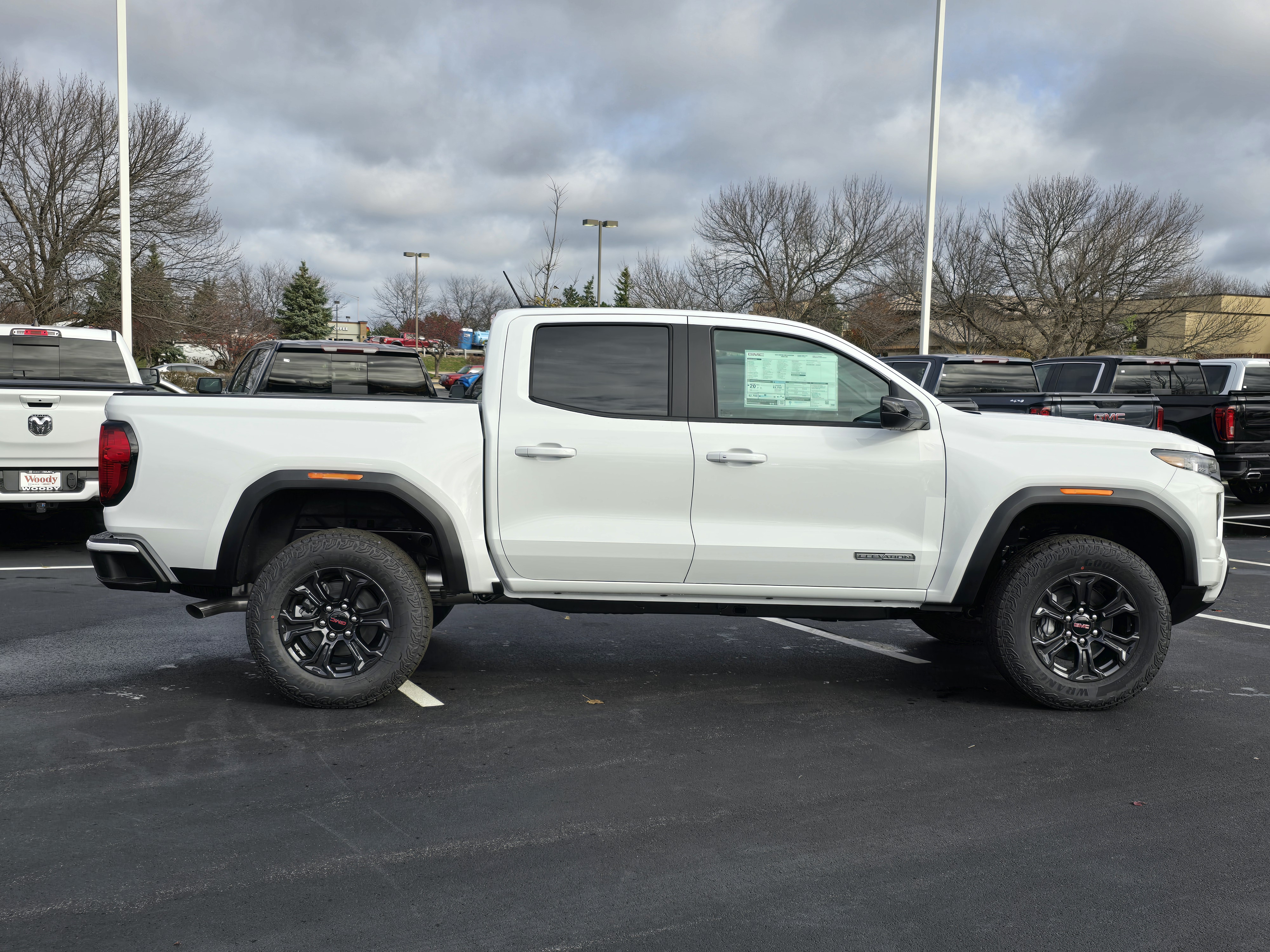 2024 GMC Canyon Elevation 9