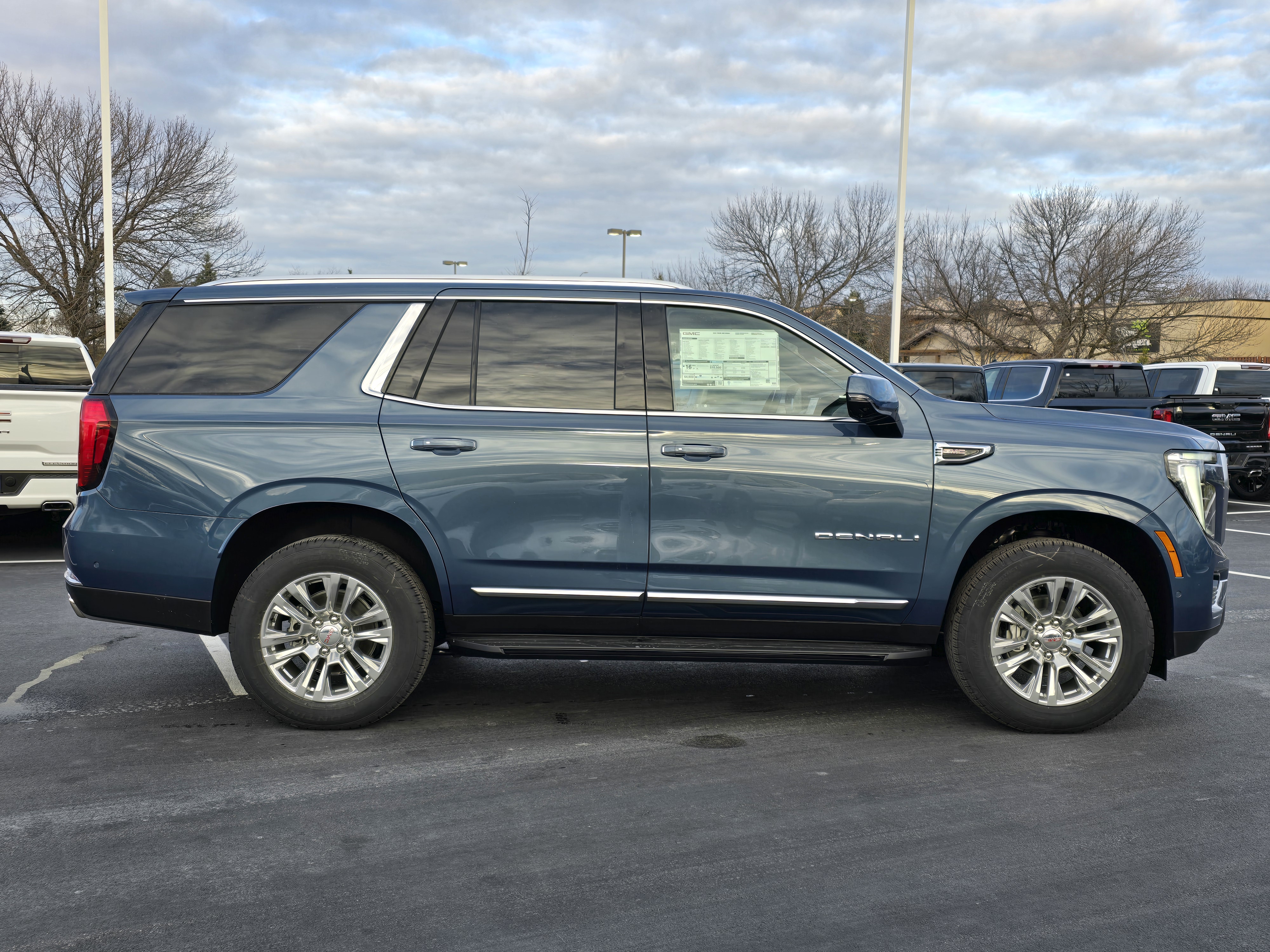 2025 GMC Yukon Denali 9