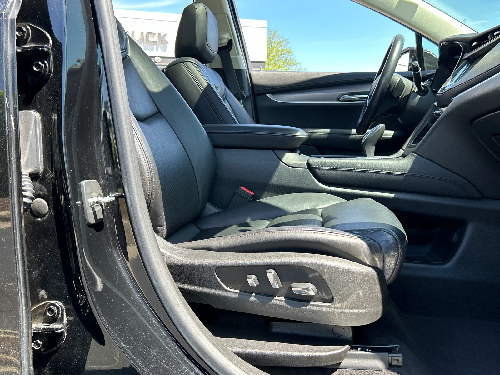 2017 Cadillac XT5 Luxury 36