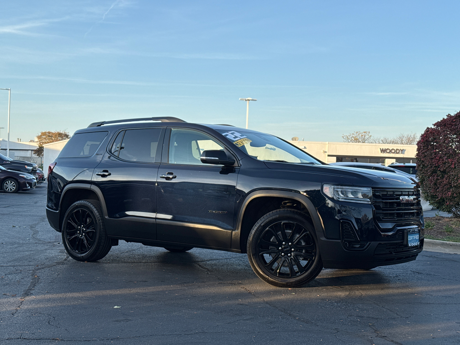 2022 GMC Acadia SLT 2