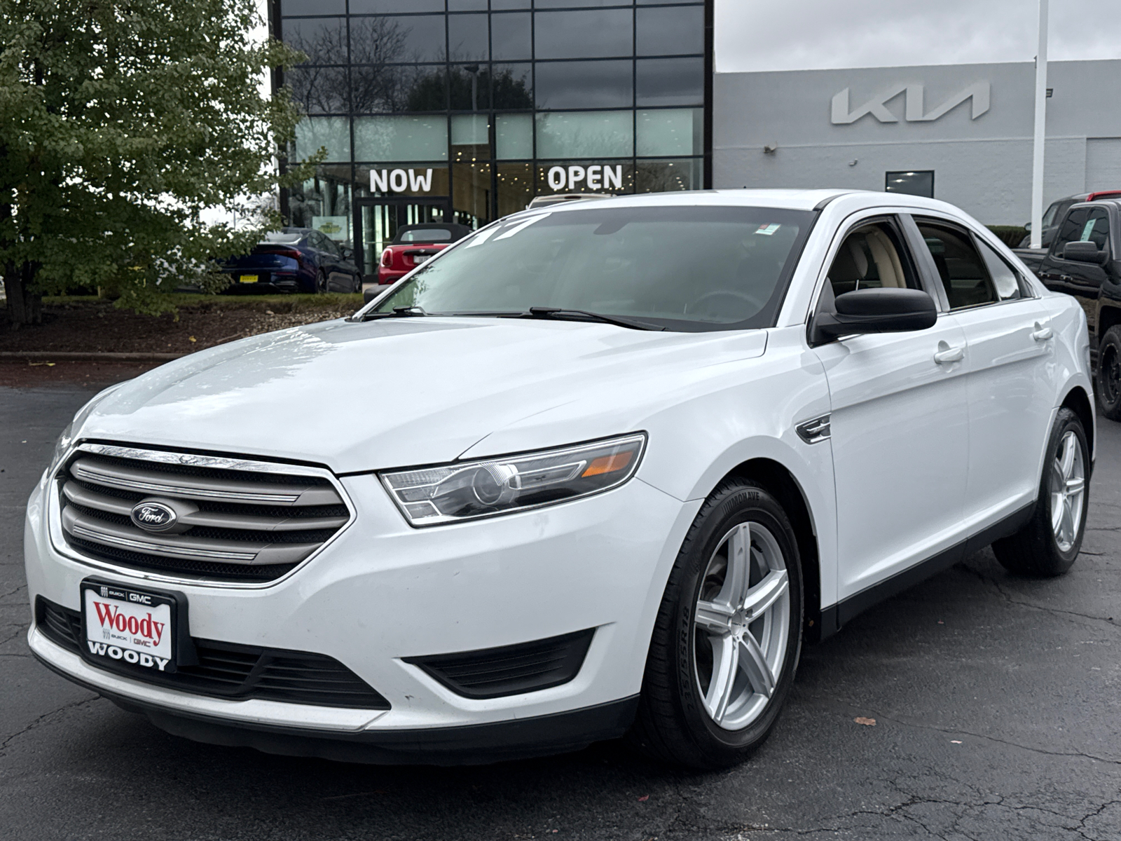 2017 Ford Taurus SE 4