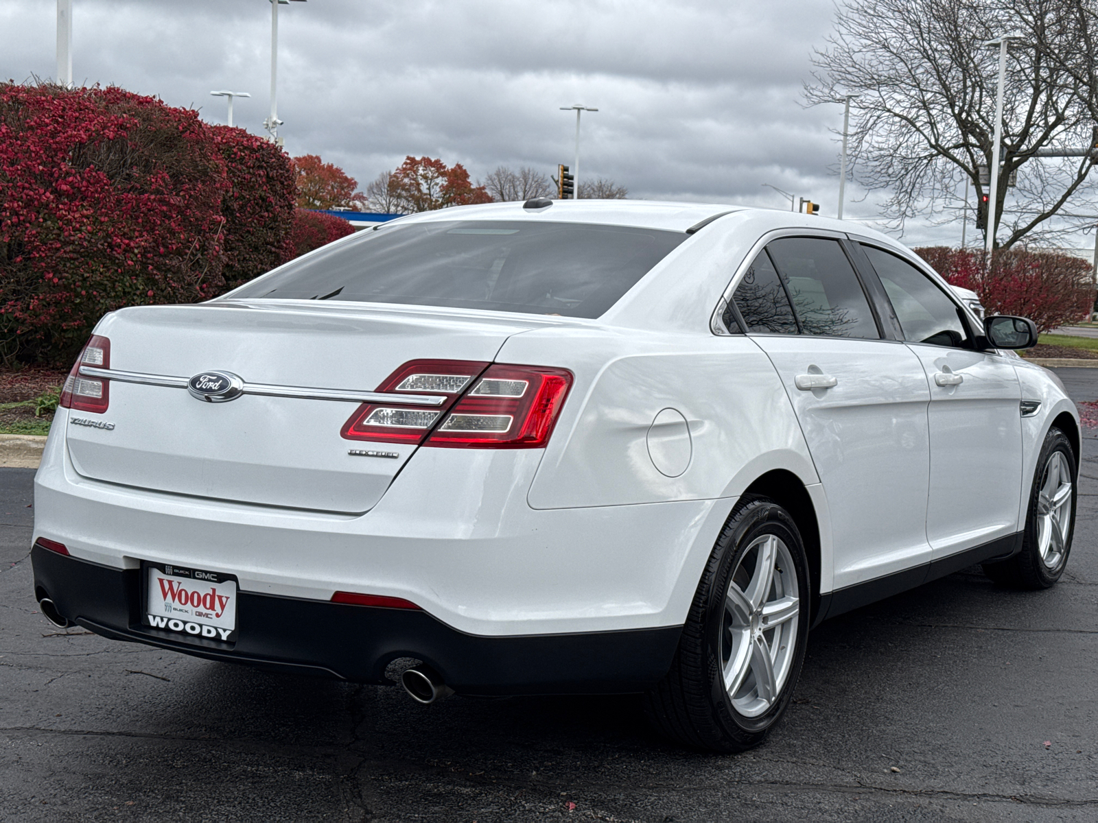 2017 Ford Taurus SE 8