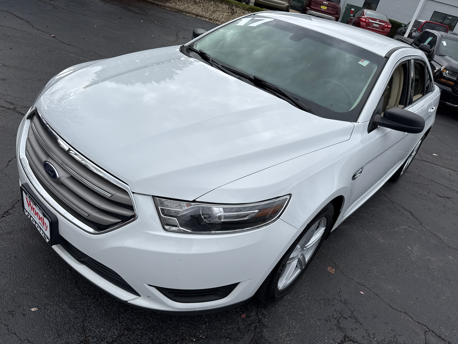 2017 Ford Taurus SE 10