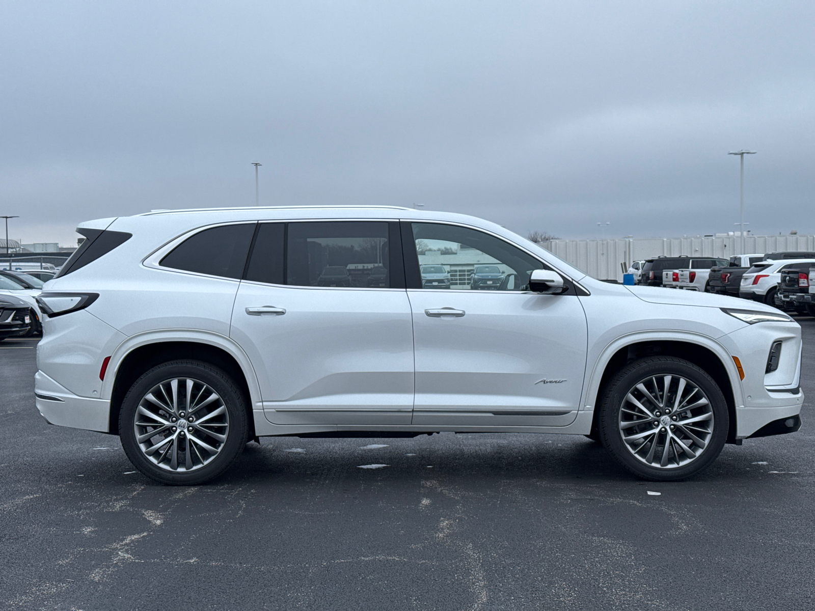 2025 Buick Enclave Avenir 9