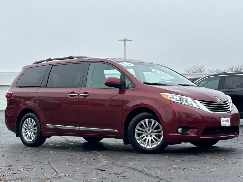 2016 Toyota Sienna XLE 2