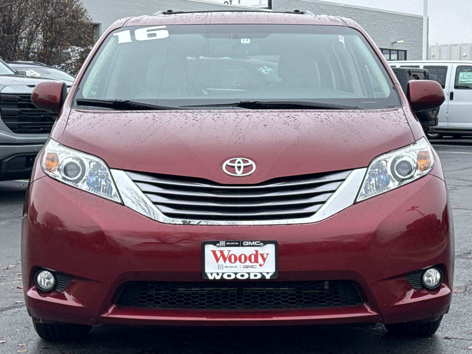 2016 Toyota Sienna XLE 3