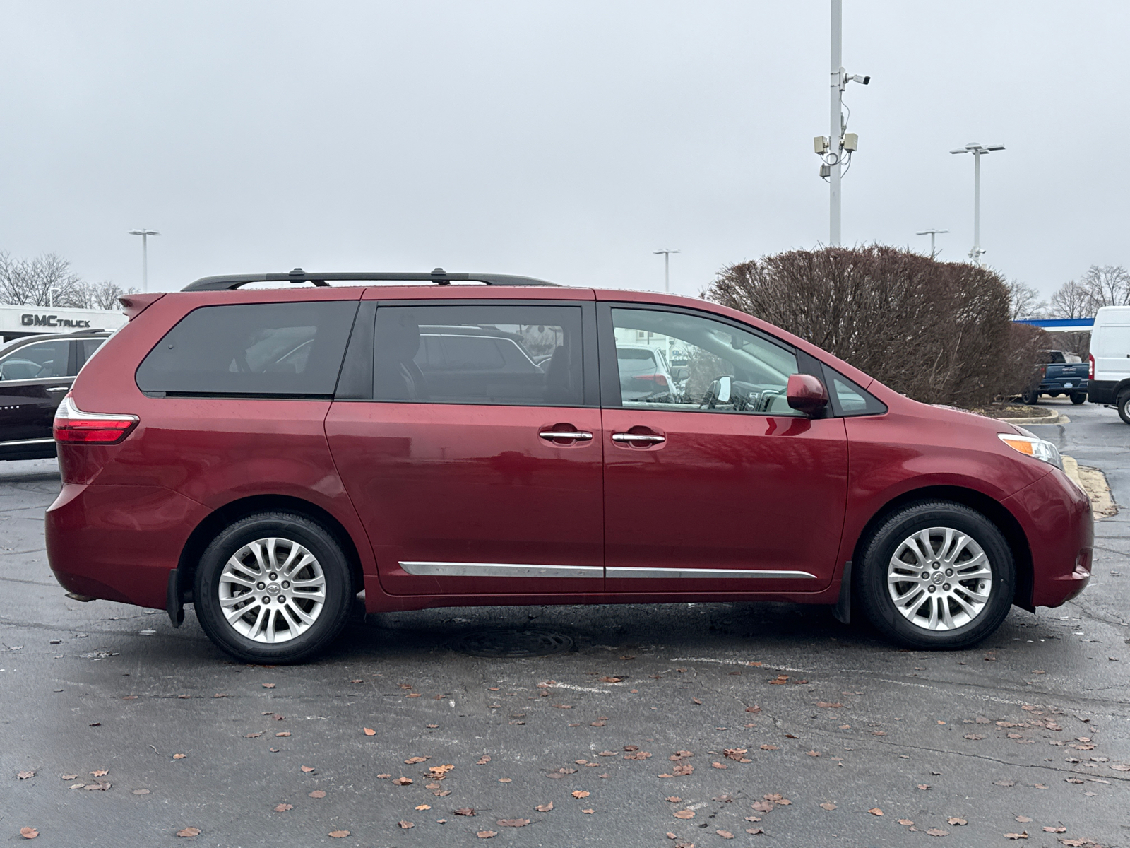 2016 Toyota Sienna XLE 9