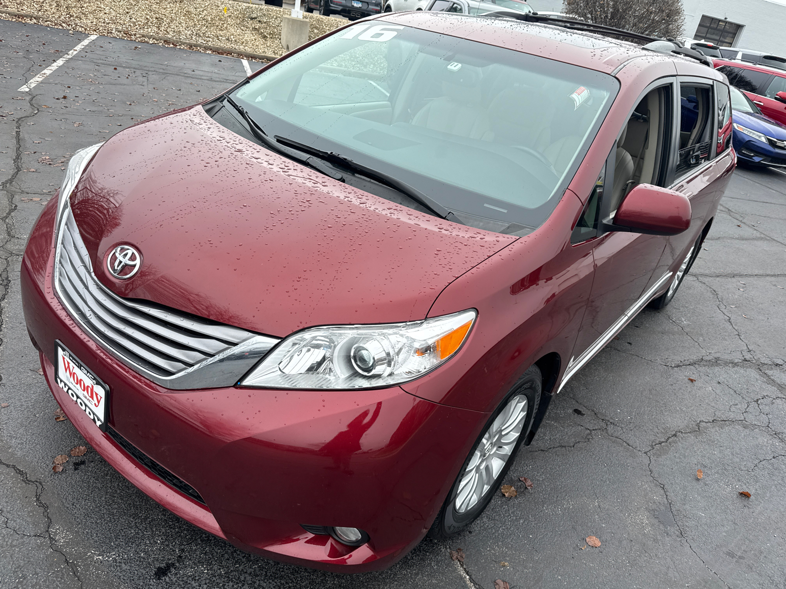 2016 Toyota Sienna XLE 10