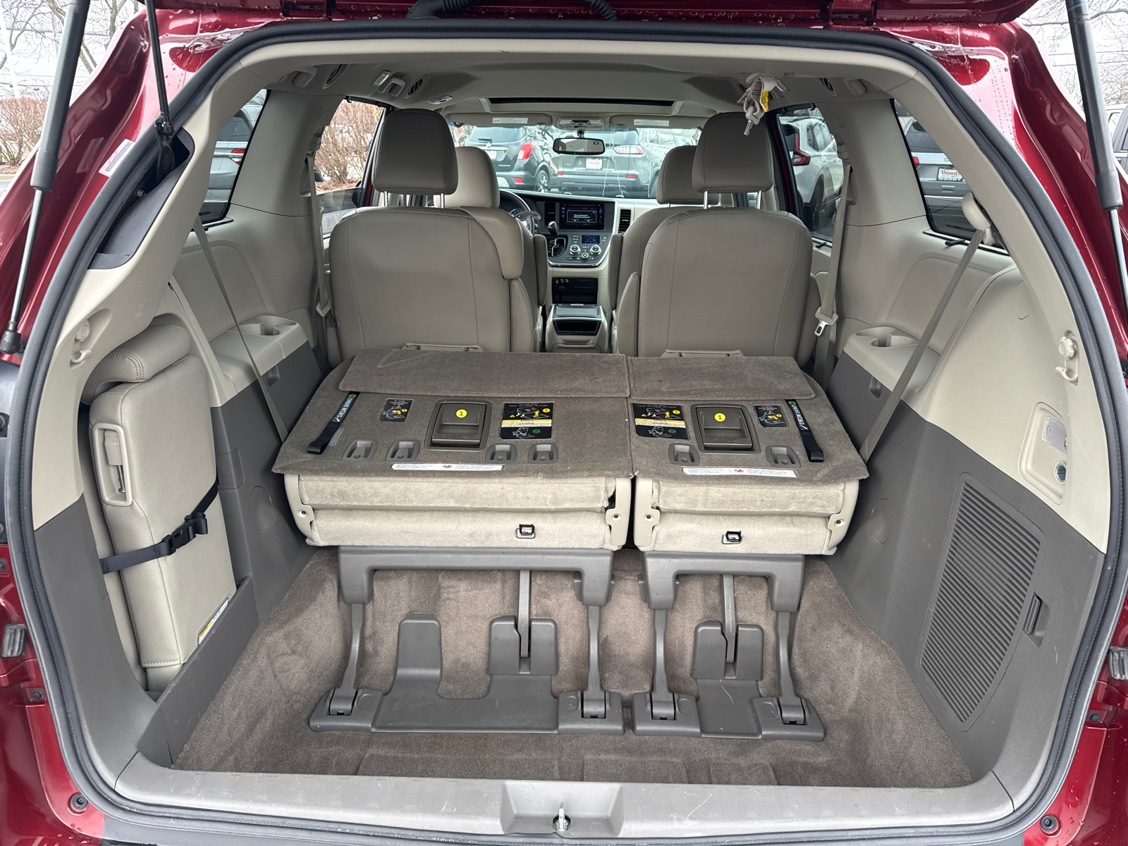 2016 Toyota Sienna XLE 31