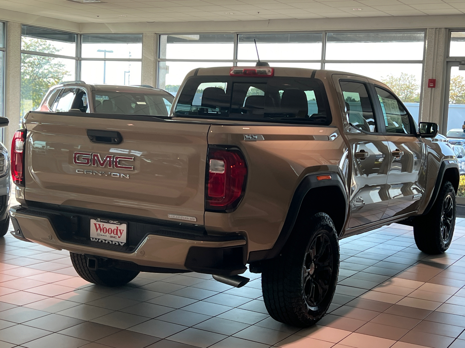 2024 GMC Canyon Elevation 8