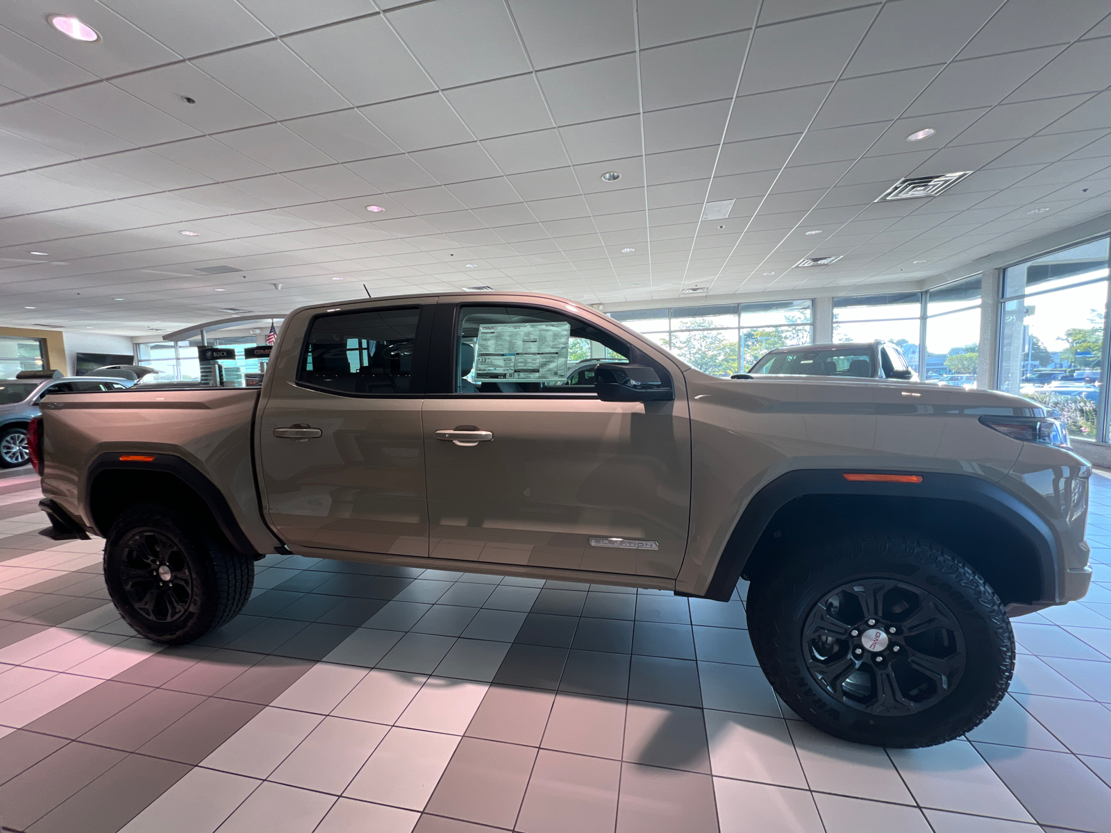 2024 GMC Canyon Elevation 9