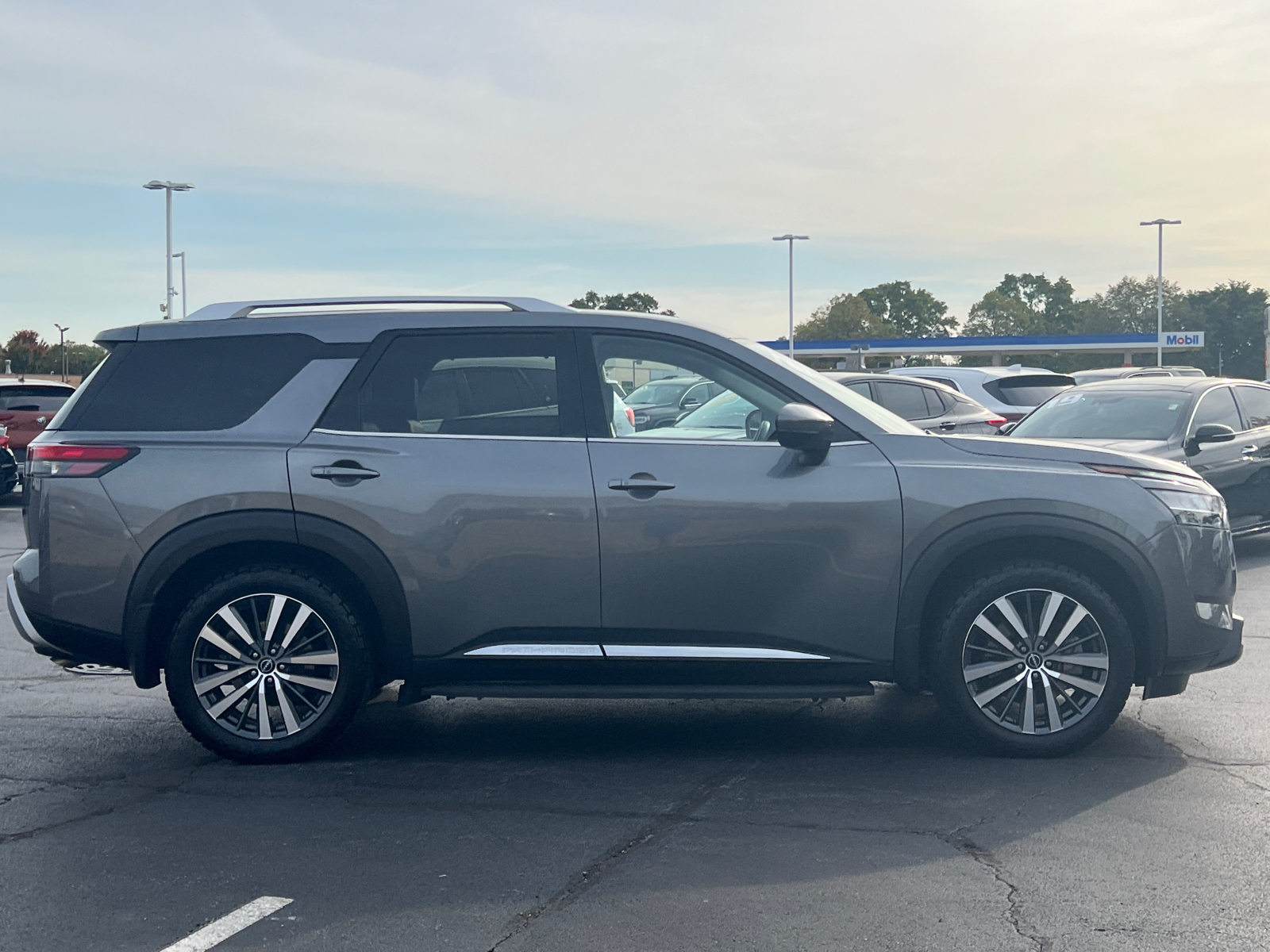 2022 Nissan Pathfinder Platinum 9