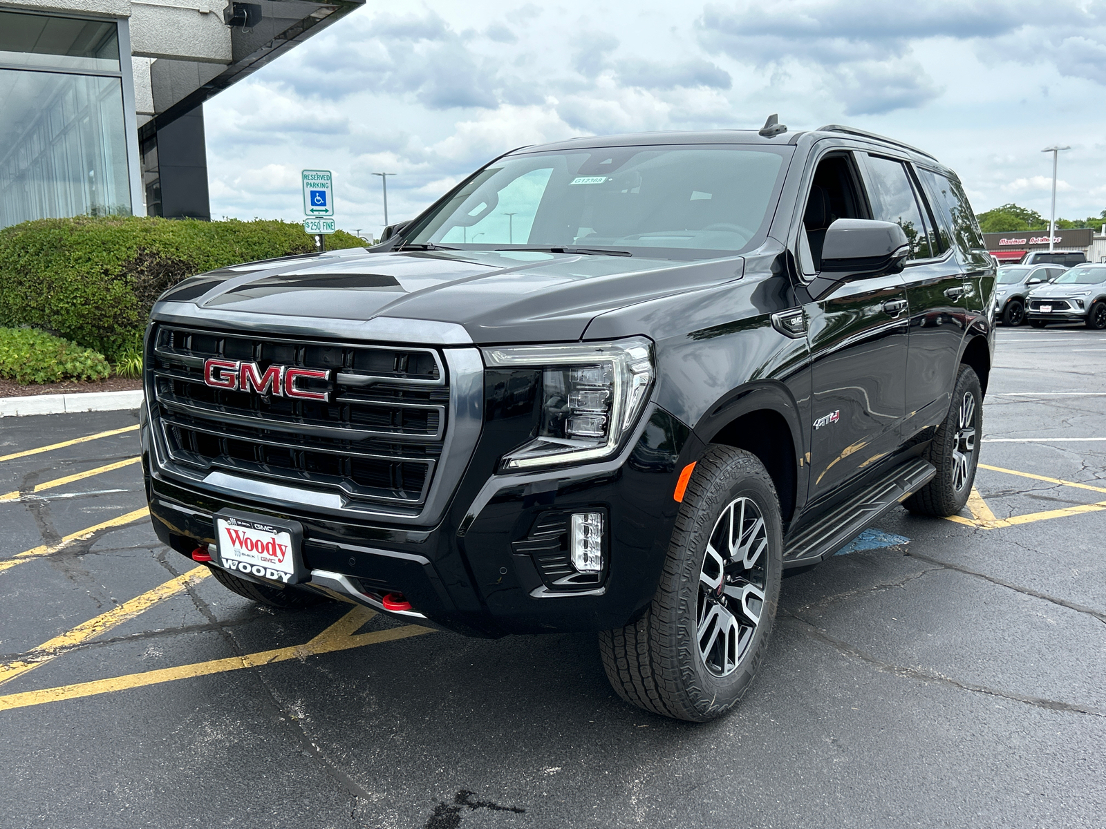 2024 GMC Yukon AT4 8